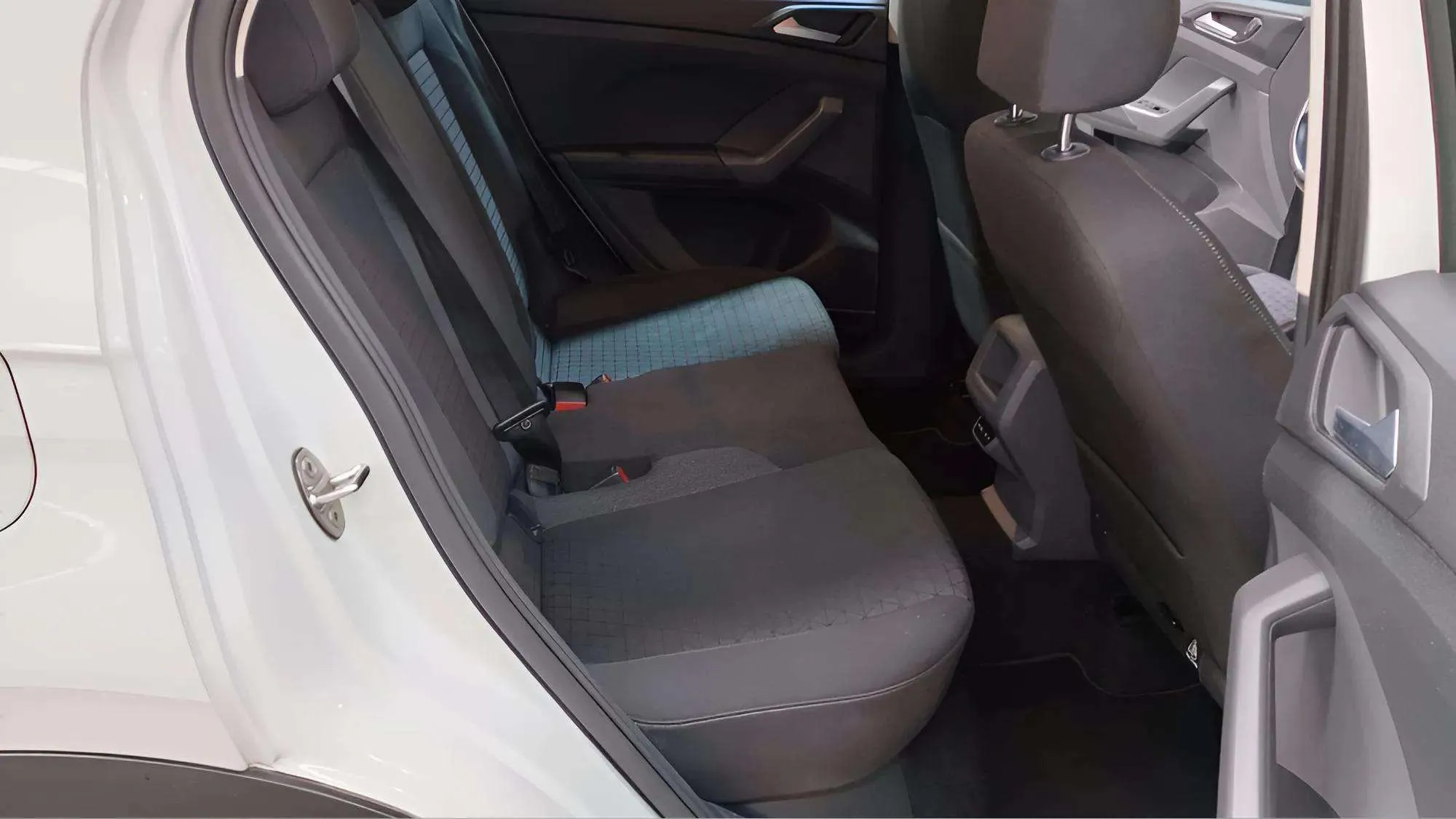 Volkswagen T-Cross Advance 1.0 TSI DSG - foto 12