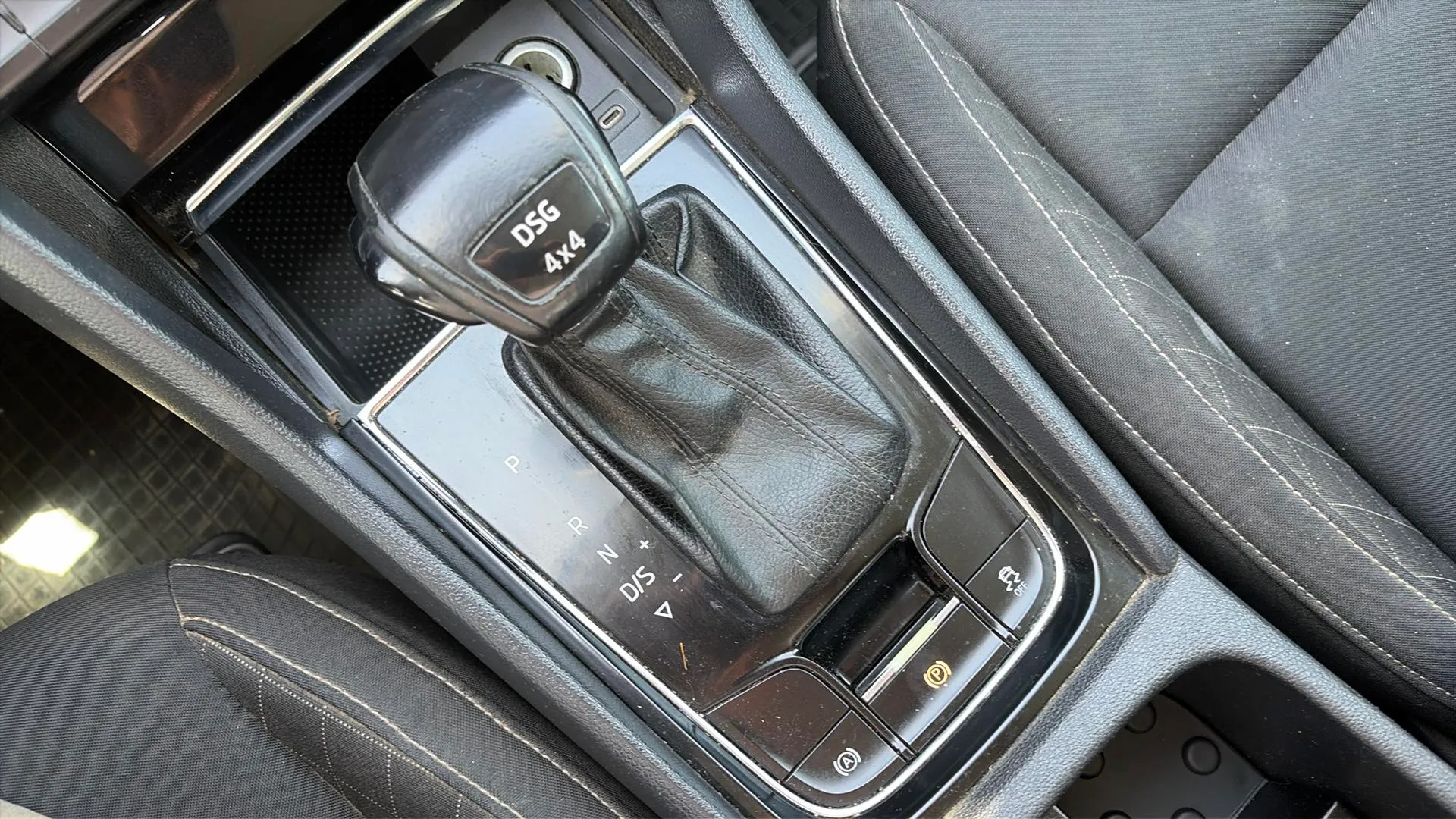 Škoda Karoq 2.0 TDI DSG 4x4 Ambition - foto 19
