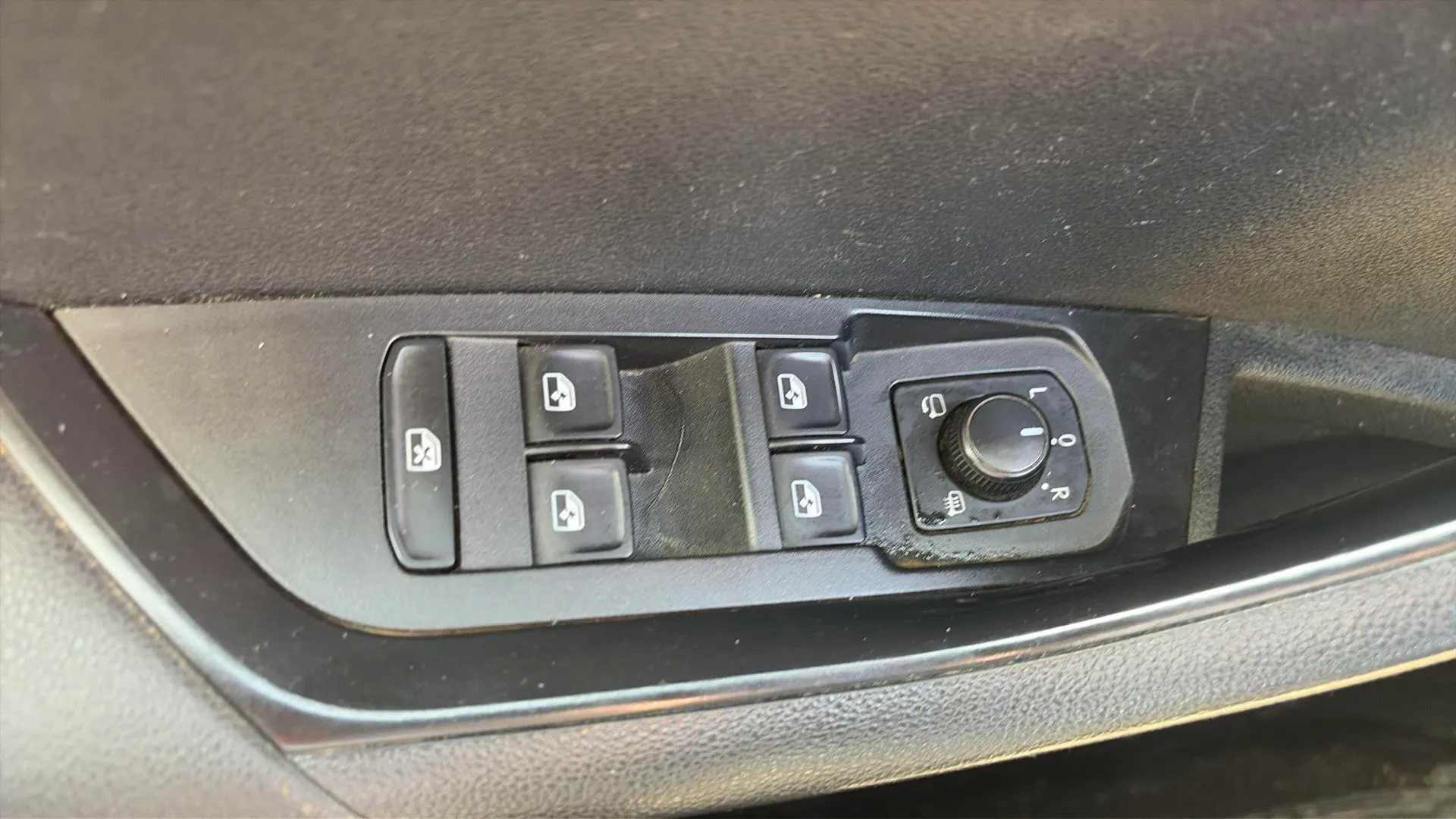 Škoda Karoq 2.0 TDI DSG 4x4 Ambition - foto 17