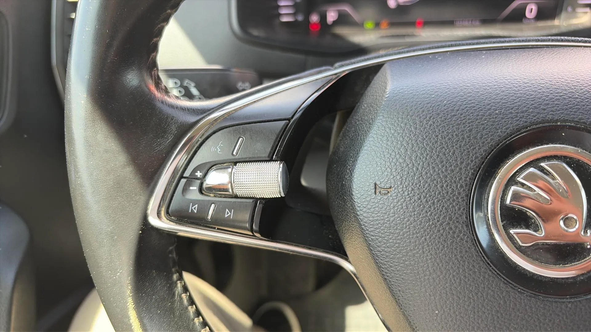 Škoda Karoq 2.0 TDI DSG 4x4 Ambition - foto 15