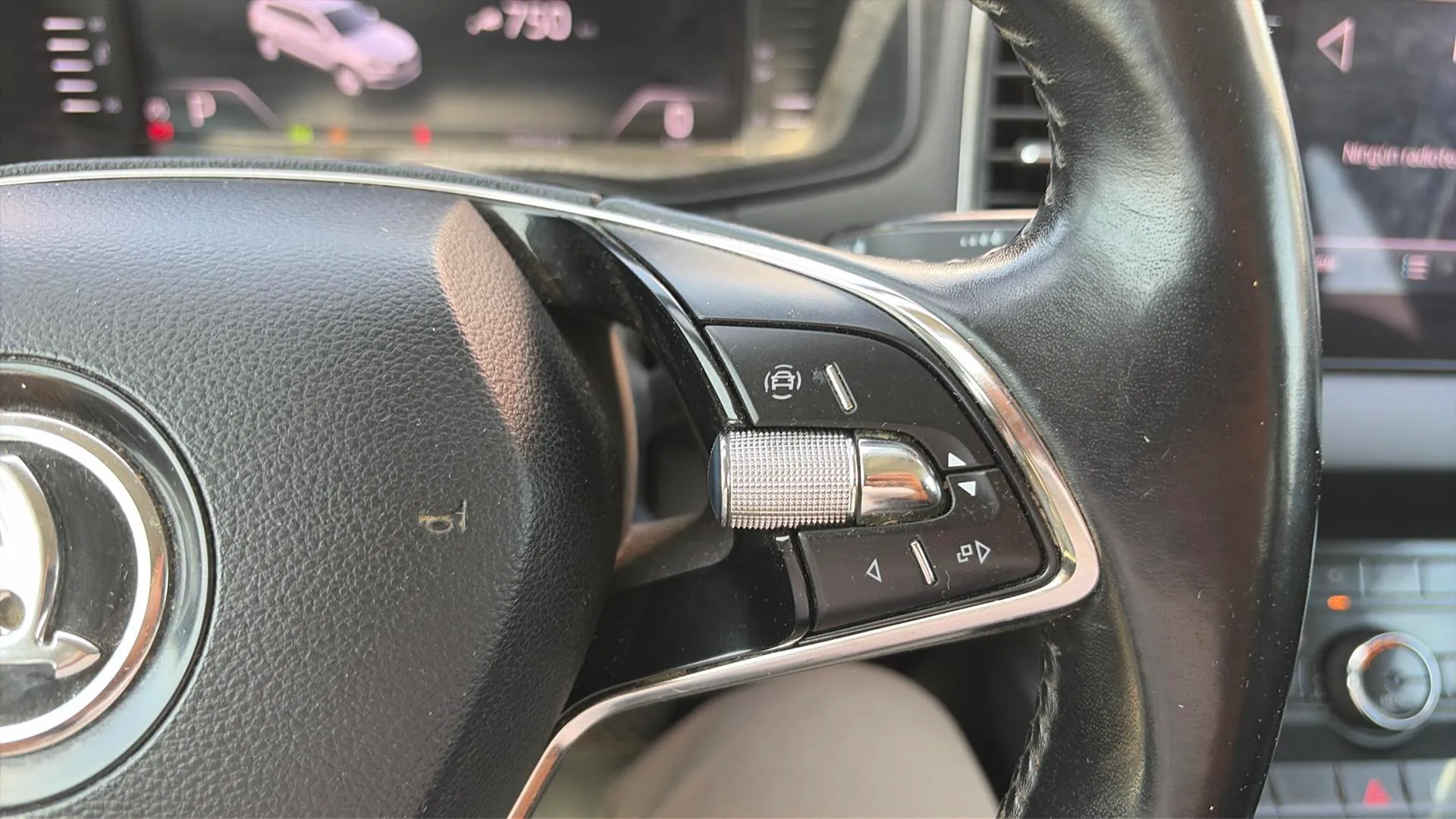 Škoda Karoq 2.0 TDI DSG 4x4 Ambition - foto 16
