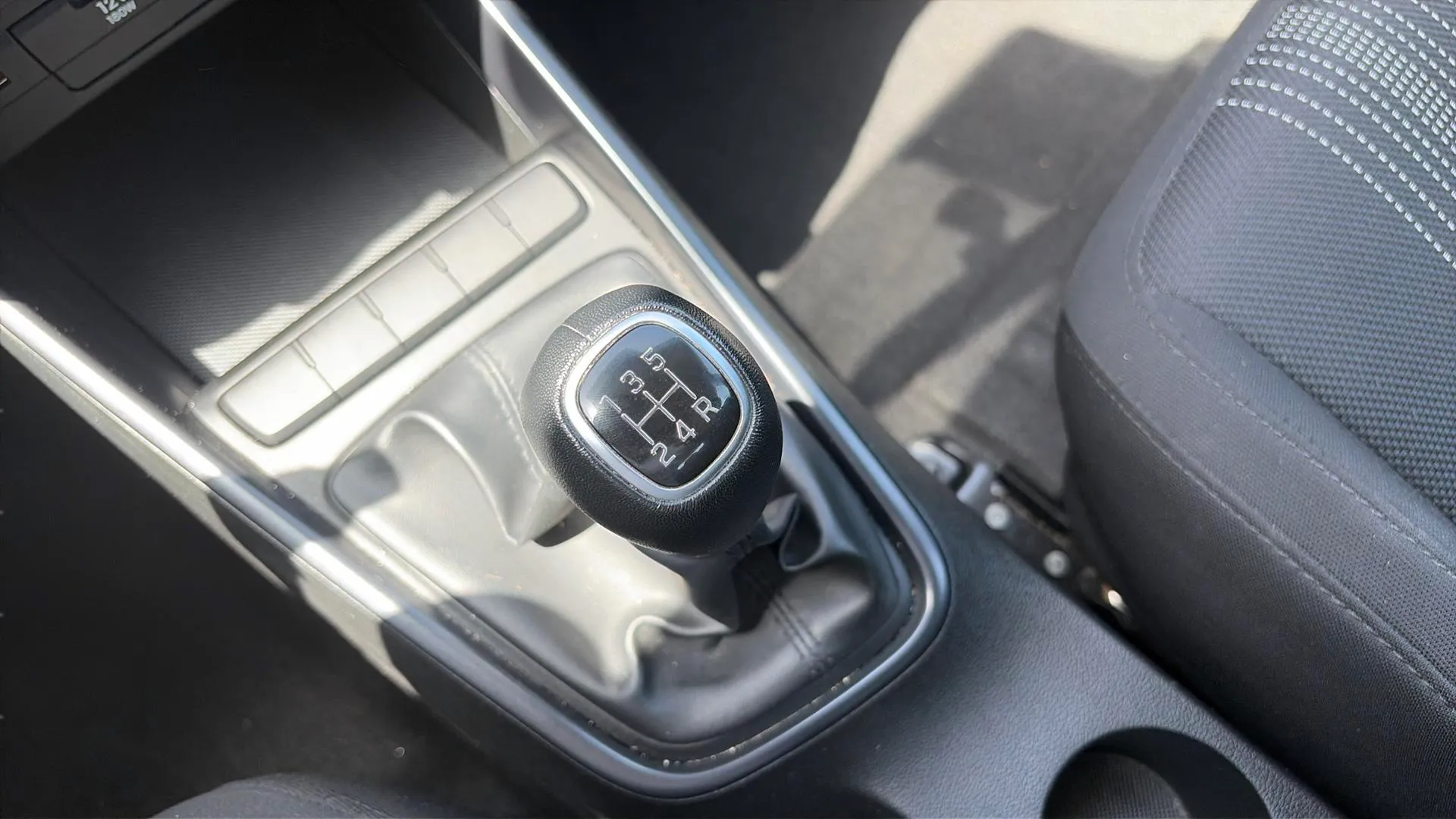 Hyundai Bayon 1.2 MPI Essence - foto 16