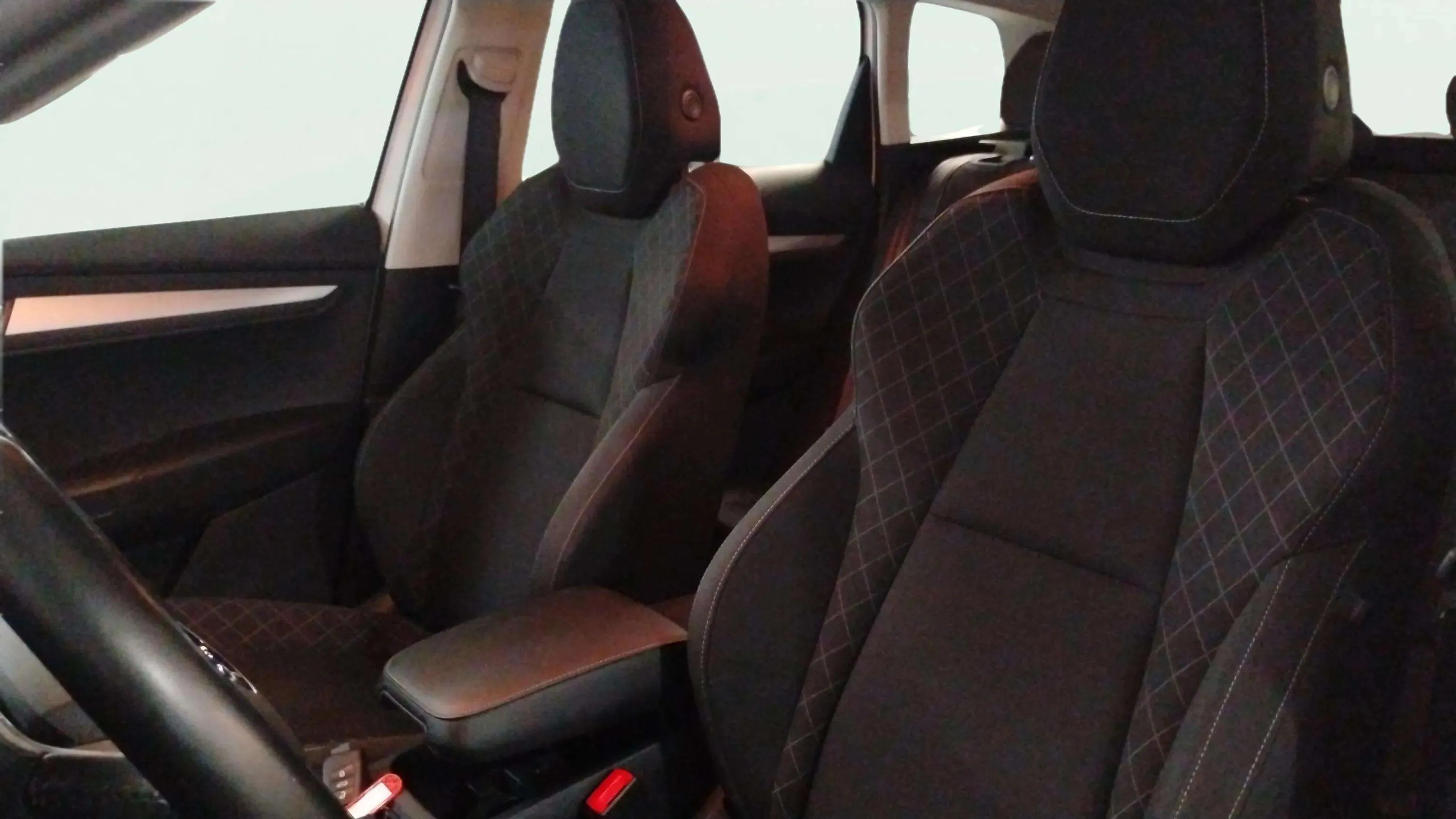 Škoda Karoq 2.0 TDI DSG 4x4 Ambition - foto 18