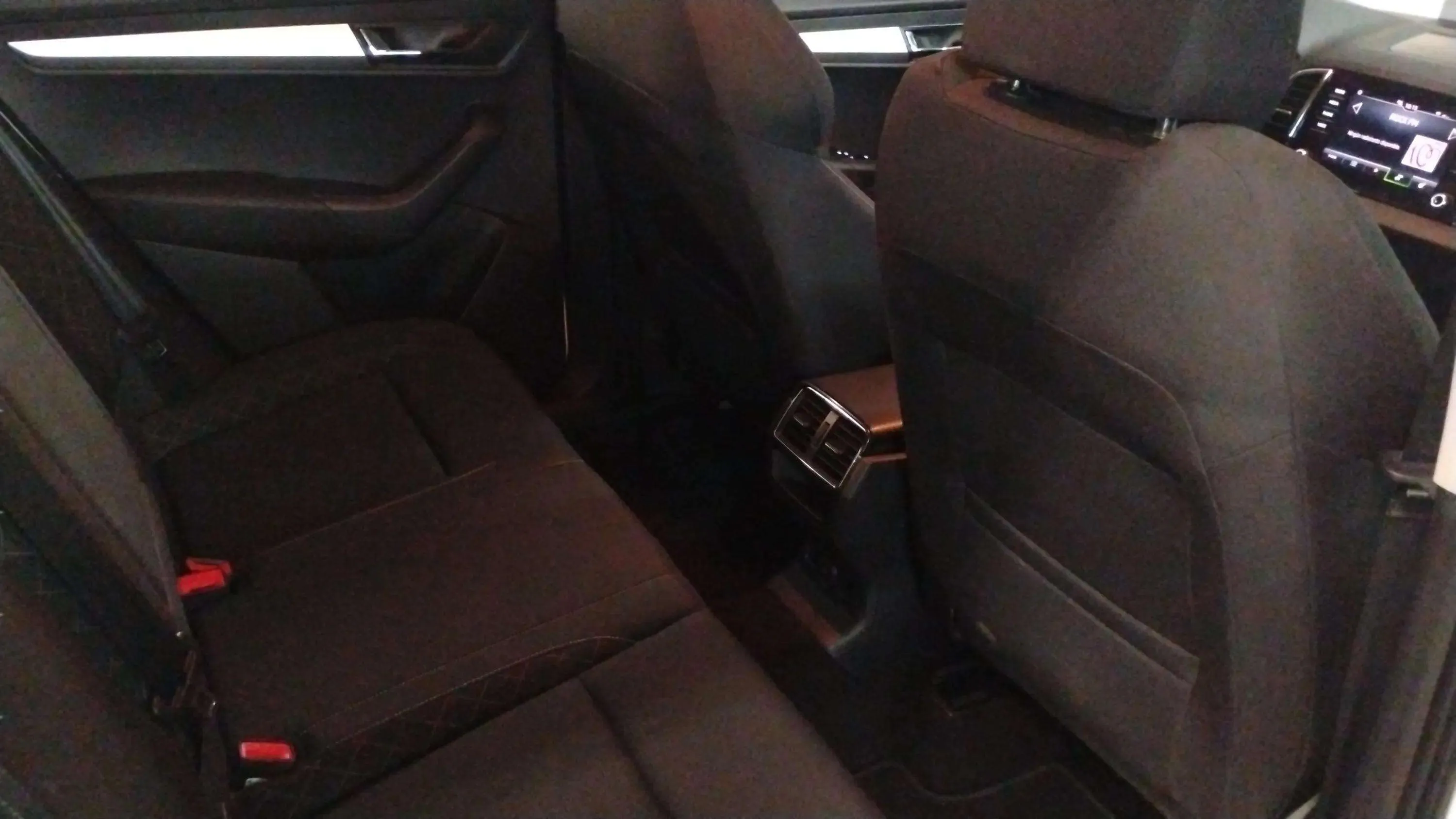 Škoda Karoq 2.0 TDI DSG 4x4 Ambition - foto 22