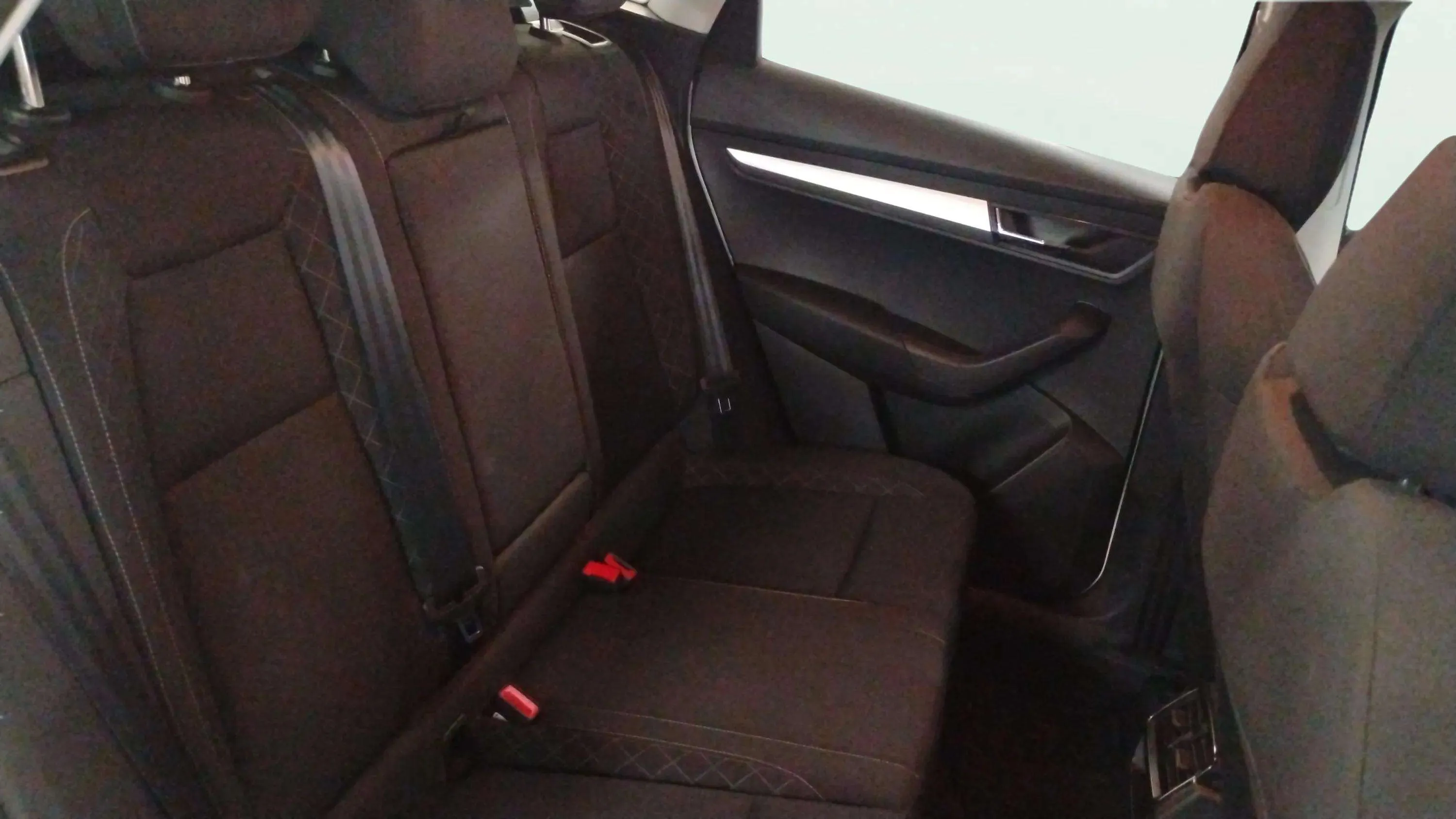 Škoda Karoq 2.0 TDI DSG 4x4 Ambition - foto 24