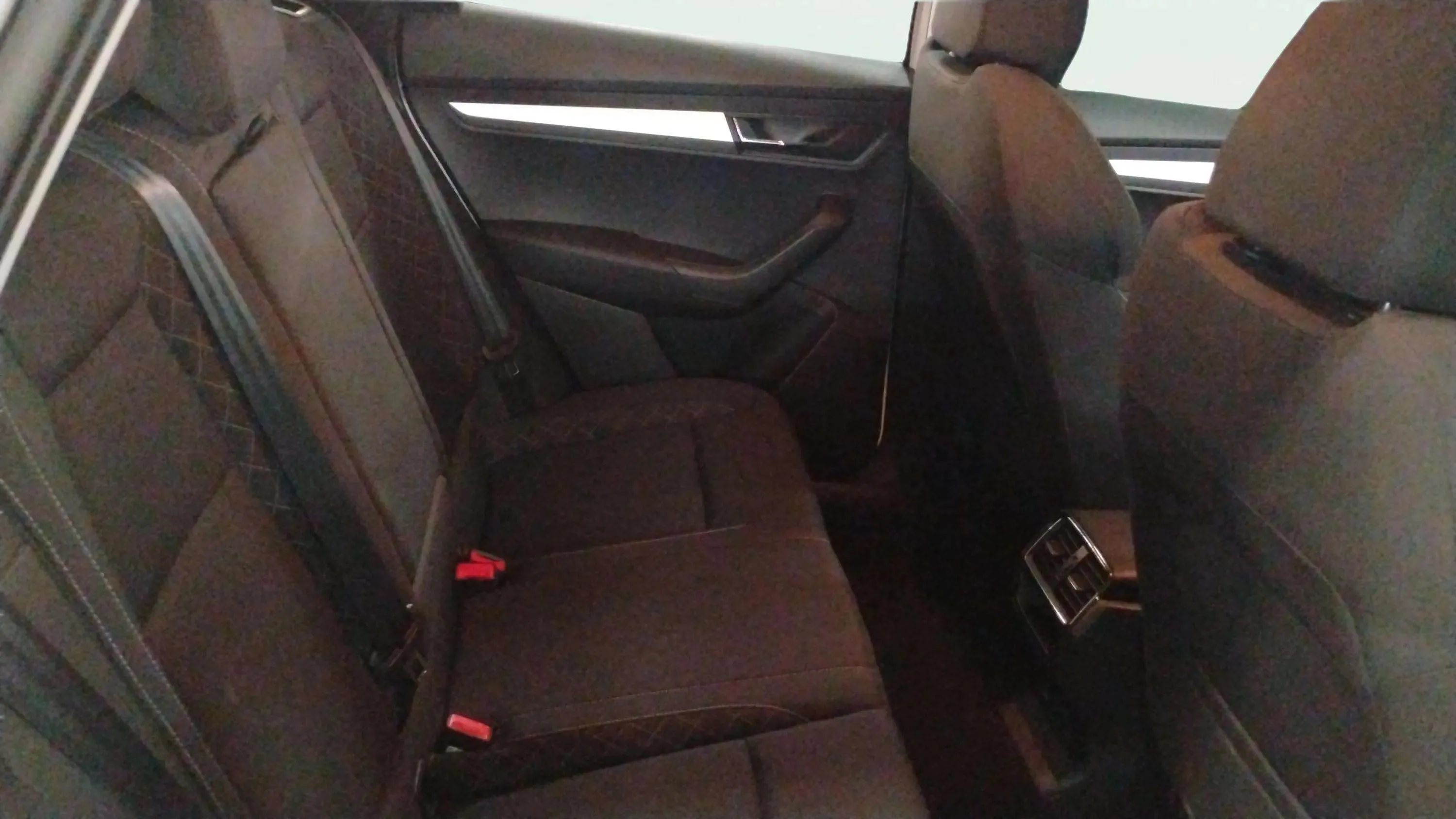 Škoda Karoq 2.0 TDI DSG 4x4 Ambition - foto 23