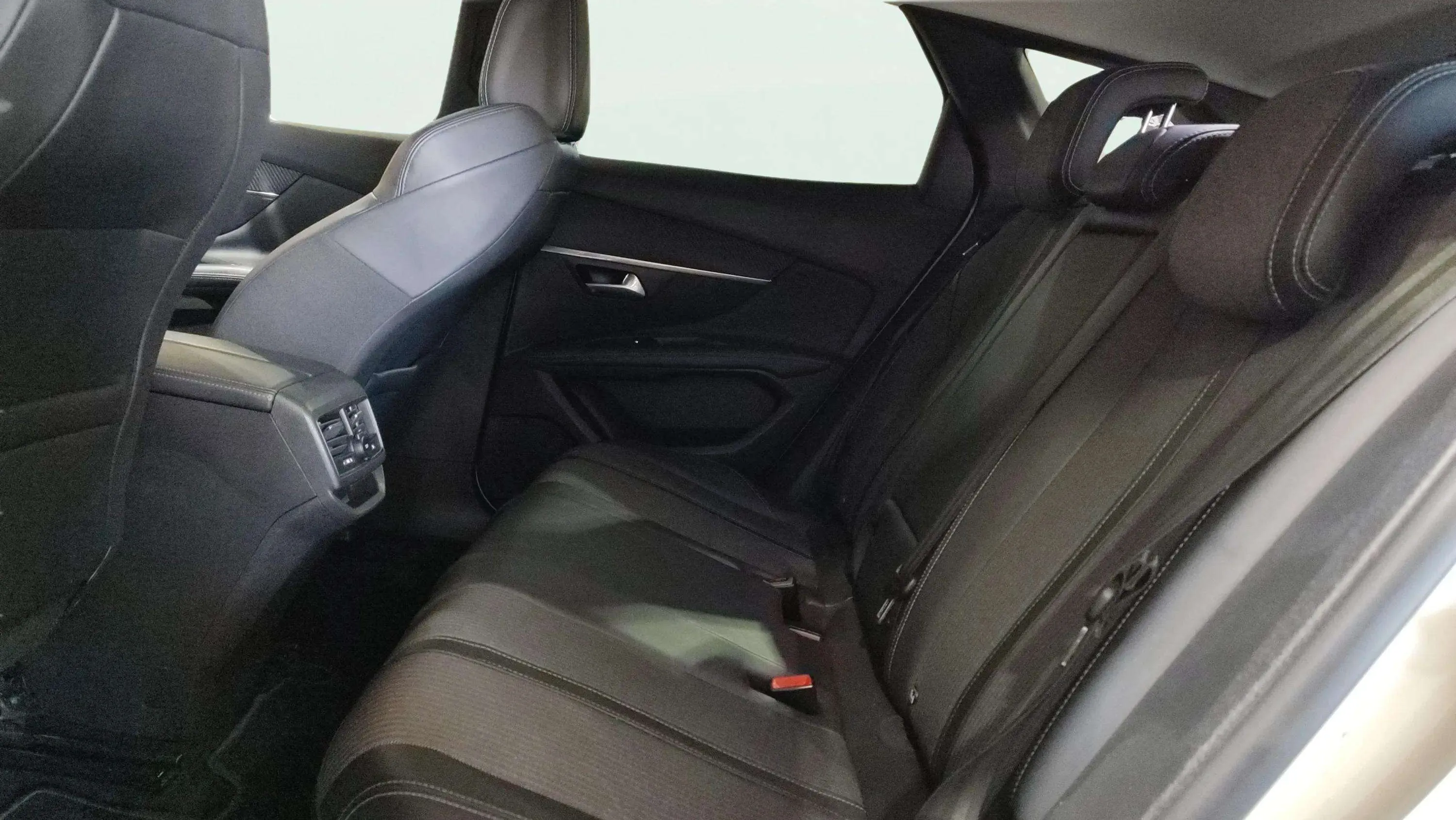 Peugeot 3008 1.2 PureTech Allure EAT8 - foto 21
