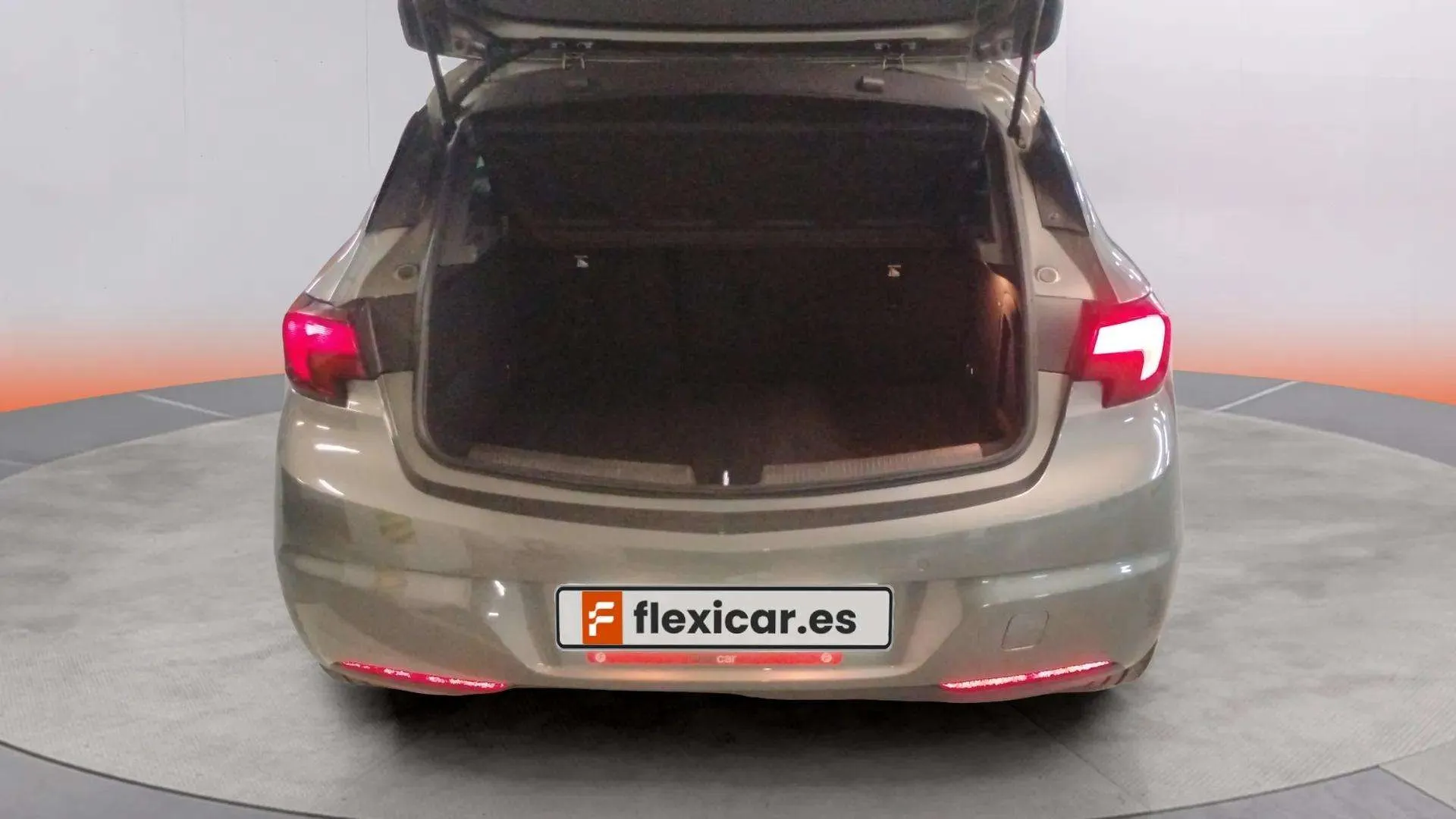 Opel Astra 1.2T SHL 2020 - foto 28