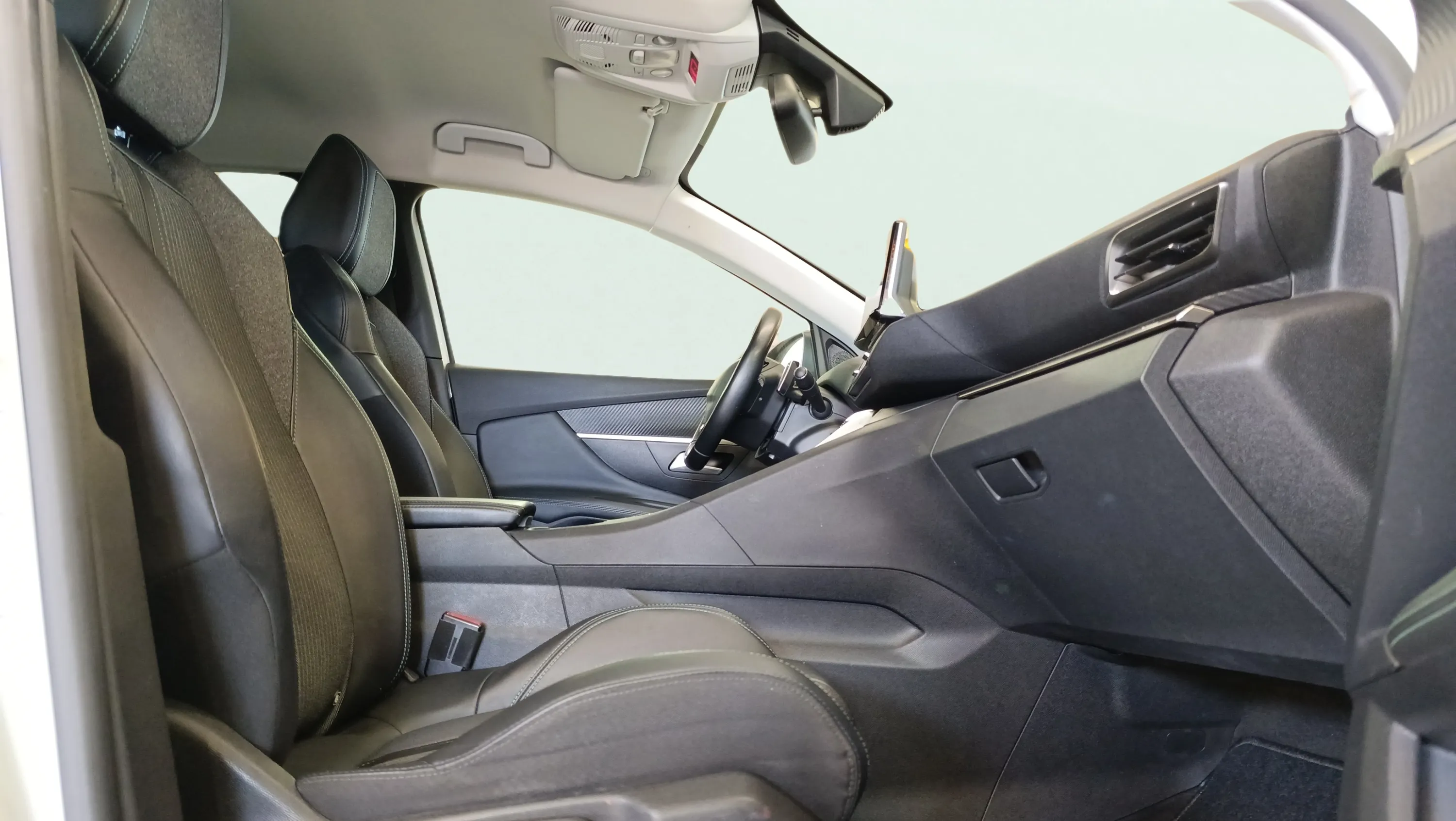 Peugeot 3008 1.2 PureTech Allure EAT8 - foto 32