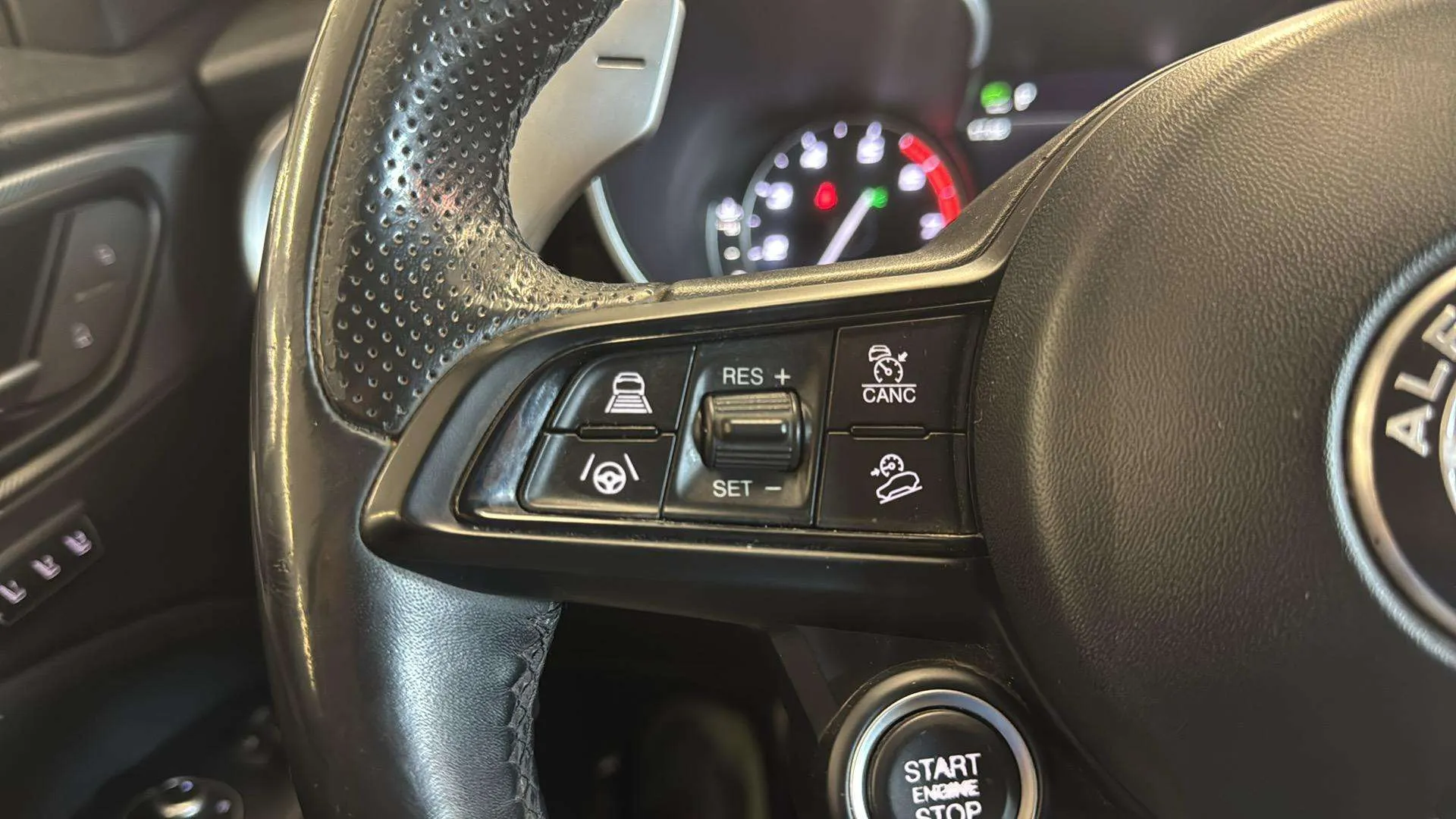 Alfa Romeo Stelvio 2.0 Gasolina Sprint+ Q4 - foto 17