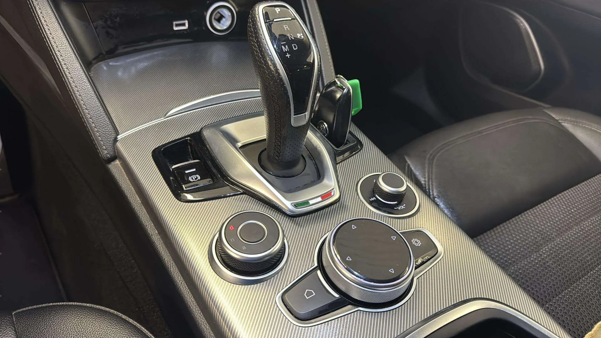 Alfa Romeo Stelvio 2.0 Gasolina Sprint+ Q4 - foto 23