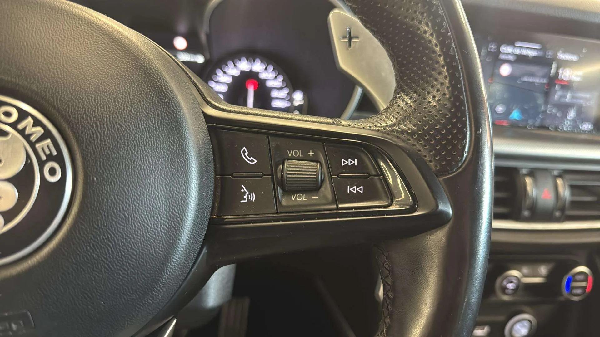 Alfa Romeo Stelvio 2.0 Gasolina Sprint+ Q4 - foto 18