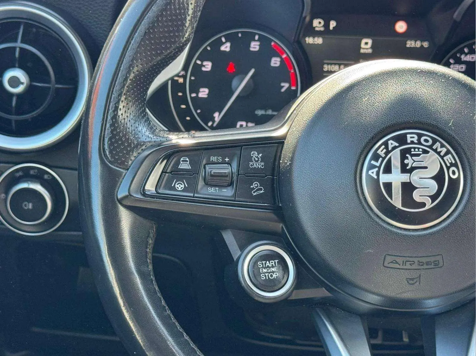 Alfa Romeo Stelvio 2.0 Gasolina Sprint Q4 - foto 13