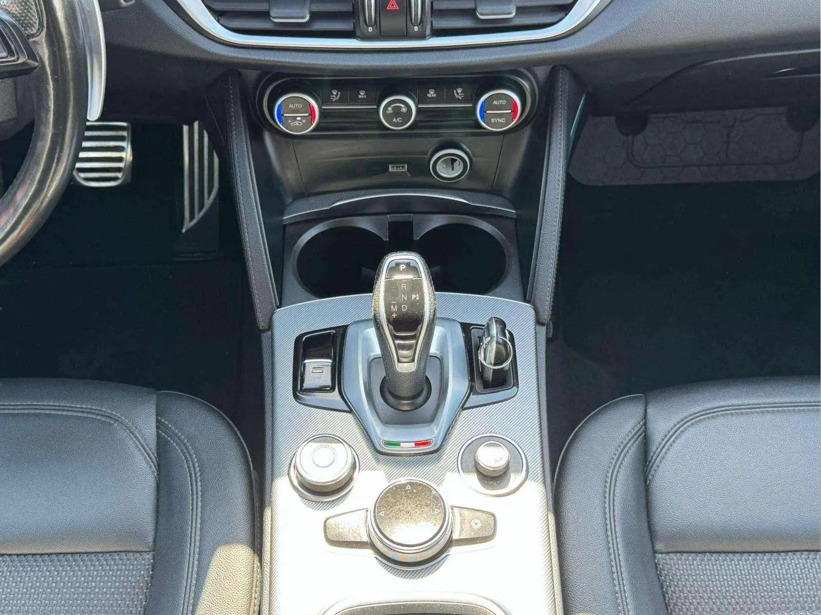Alfa Romeo Stelvio 2.0 Gasolina Sprint Q4 - foto 11