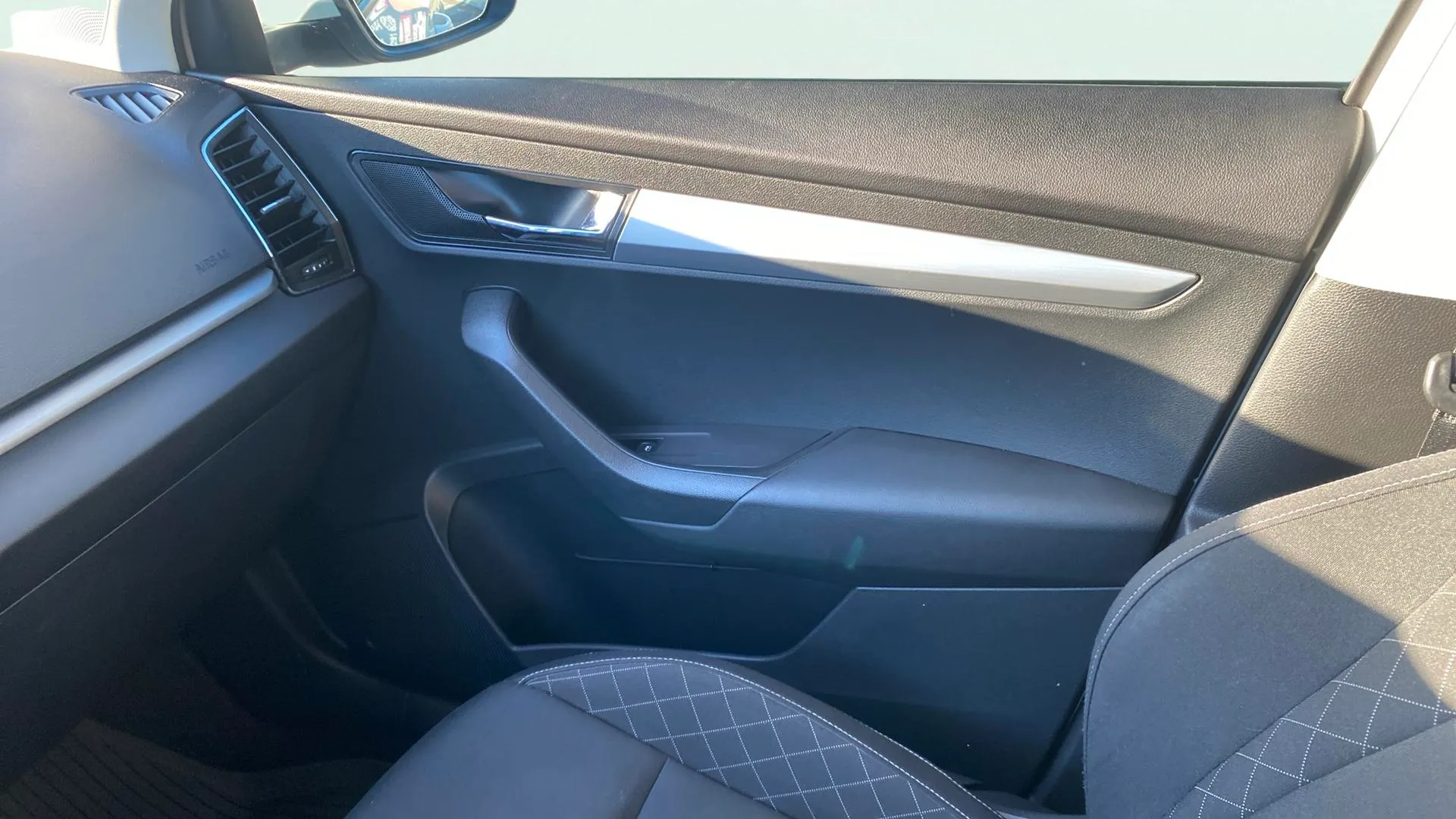 Škoda Karoq 1.5 TSI DSG ACT Ambition - foto 17