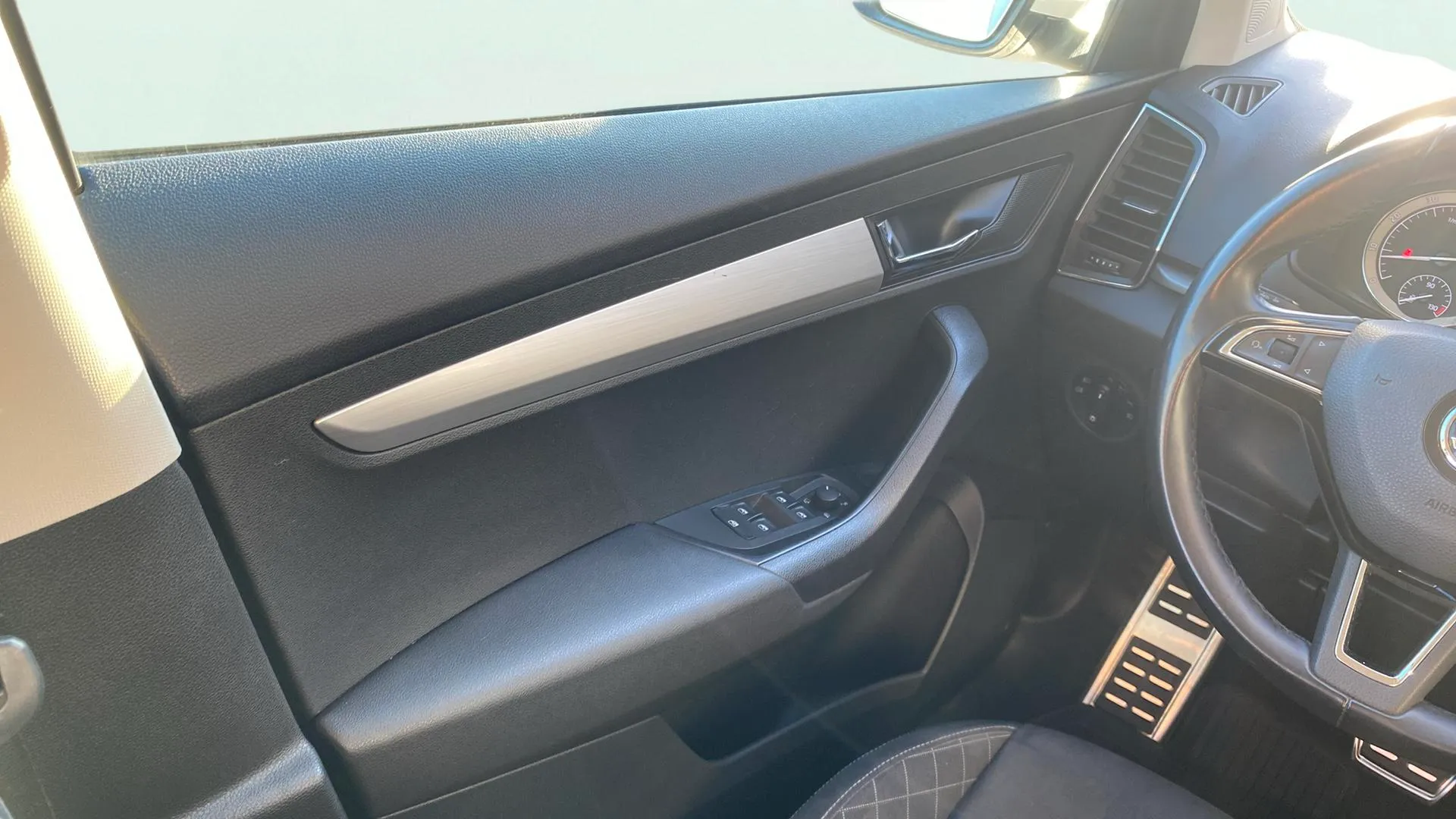 Škoda Karoq 1.5 TSI DSG ACT Ambition - foto 9