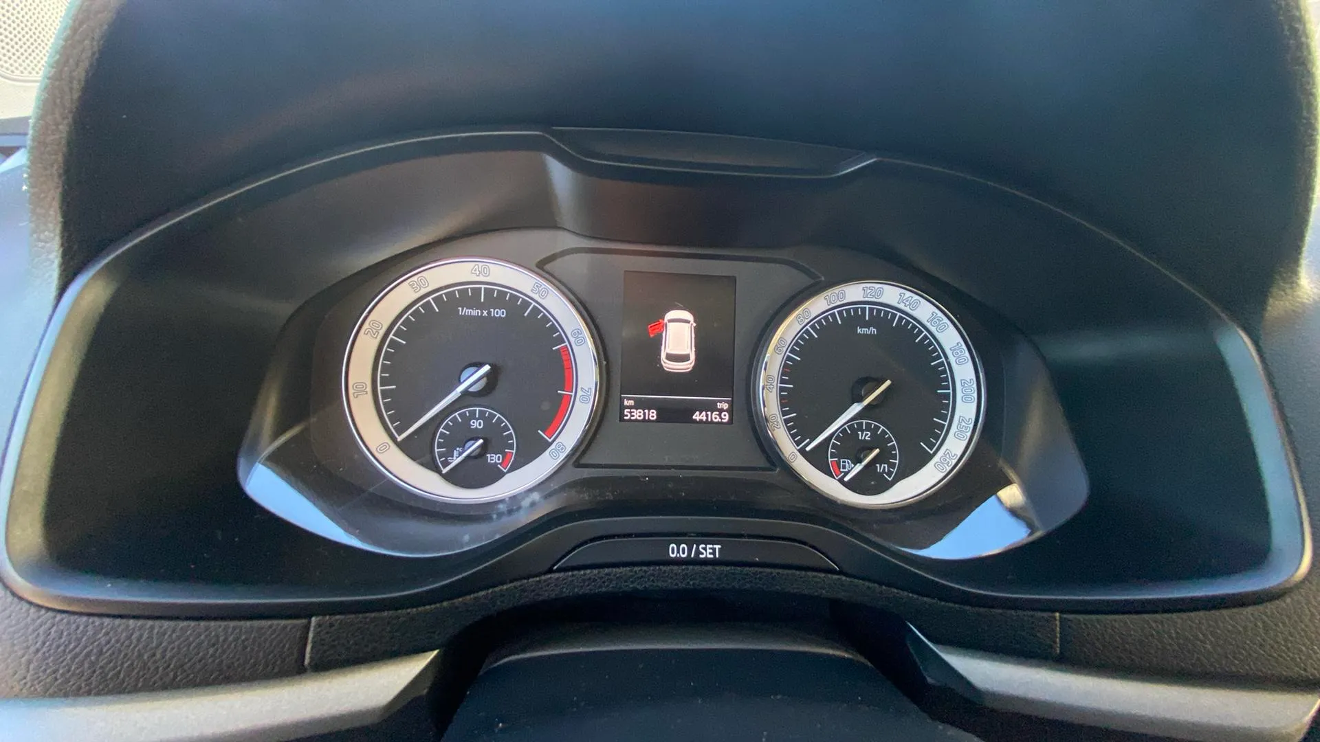 Škoda Karoq 1.5 TSI DSG ACT Ambition - foto 12