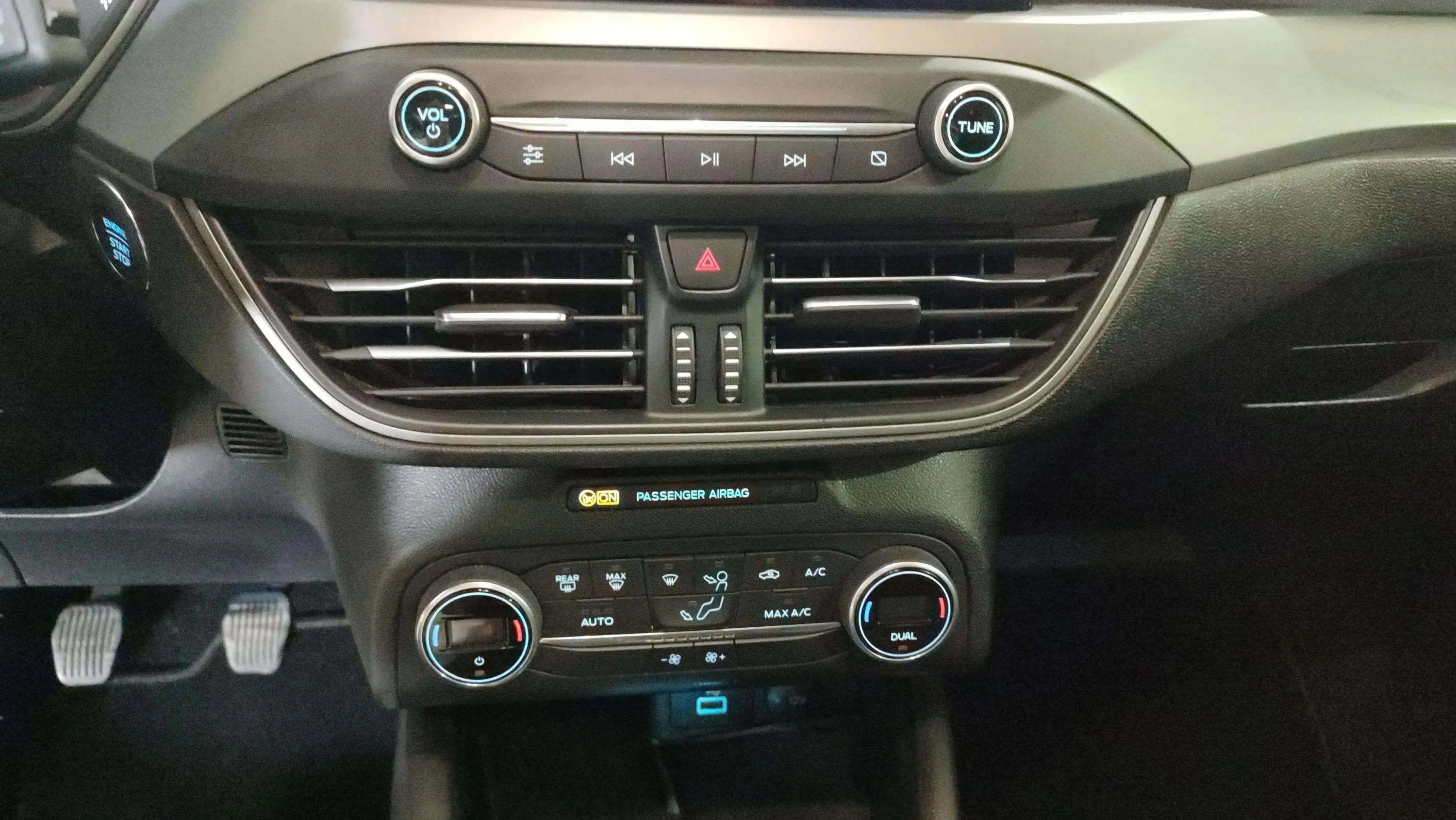 Ford Focus 1.0 EcoBoost MHEV ST-Line - foto 16