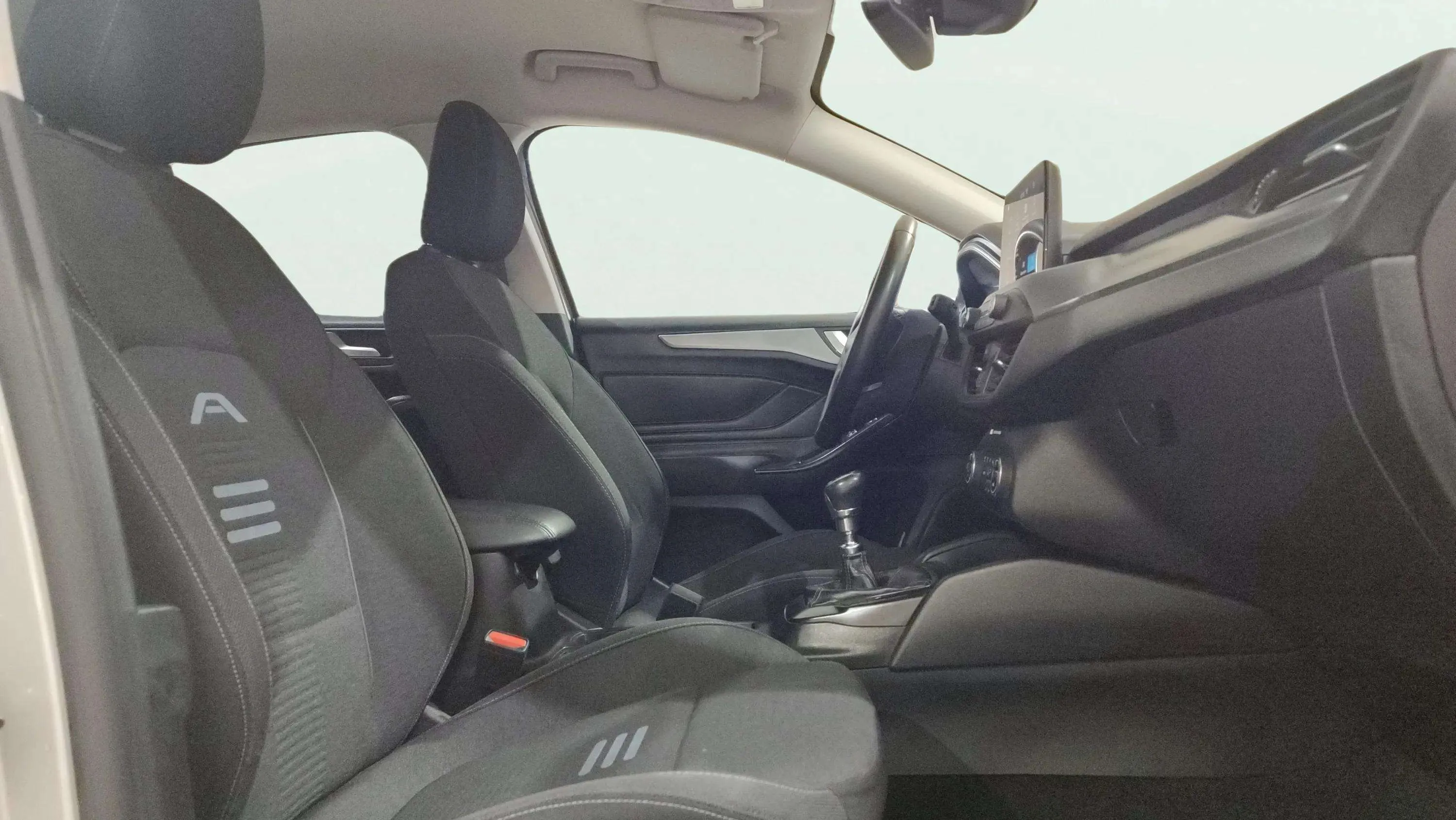 Ford Focus 1.0 EcoBoost MHEV ST-Line - foto 23