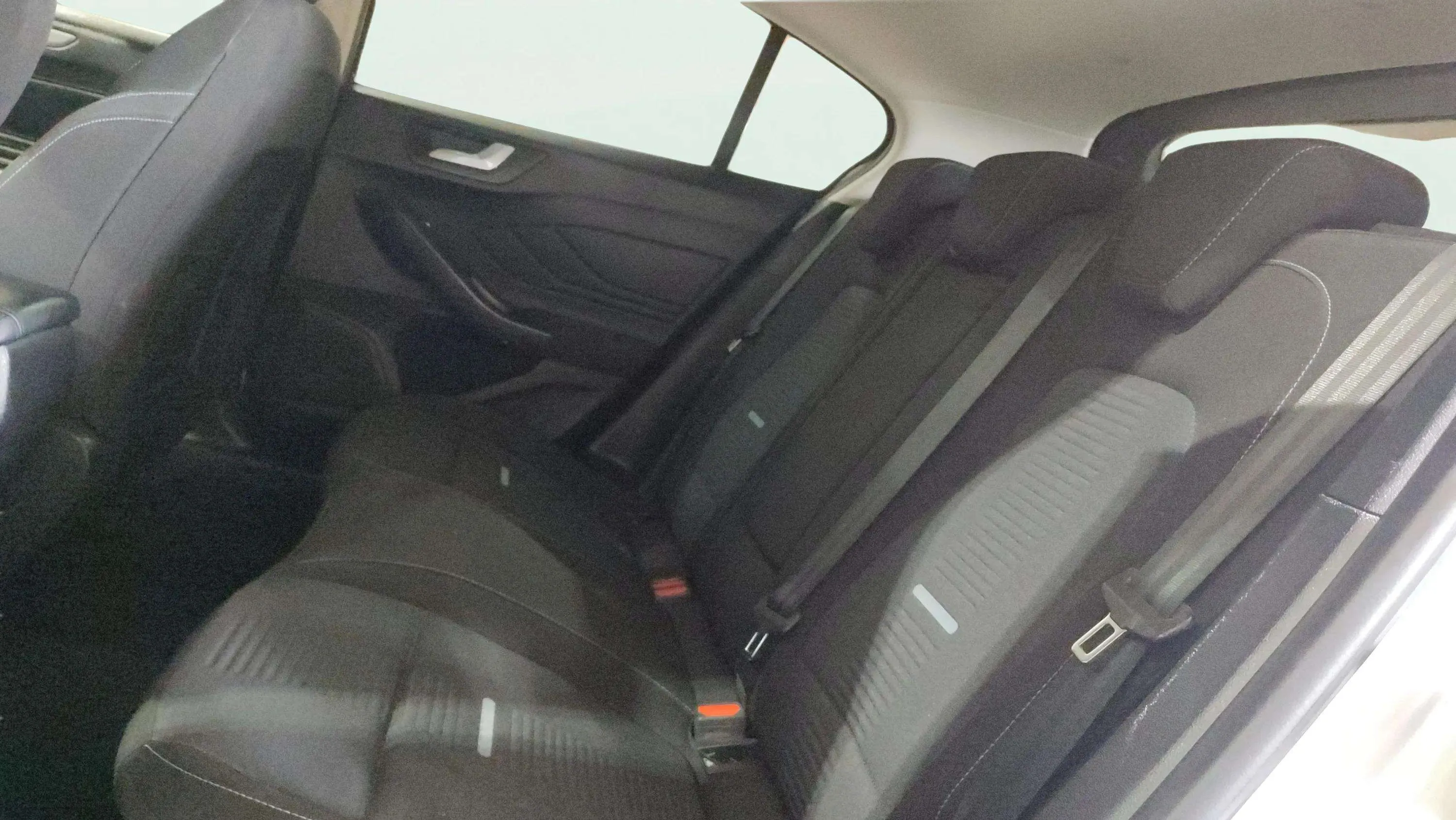 Ford Focus 1.0 EcoBoost MHEV ST-Line - foto 21