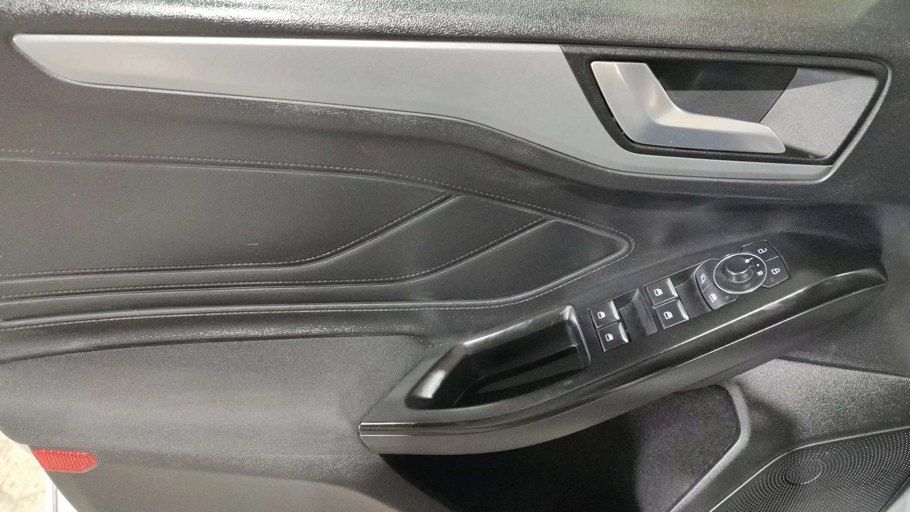 Ford Focus 1.0 EcoBoost MHEV ST-Line - foto 6