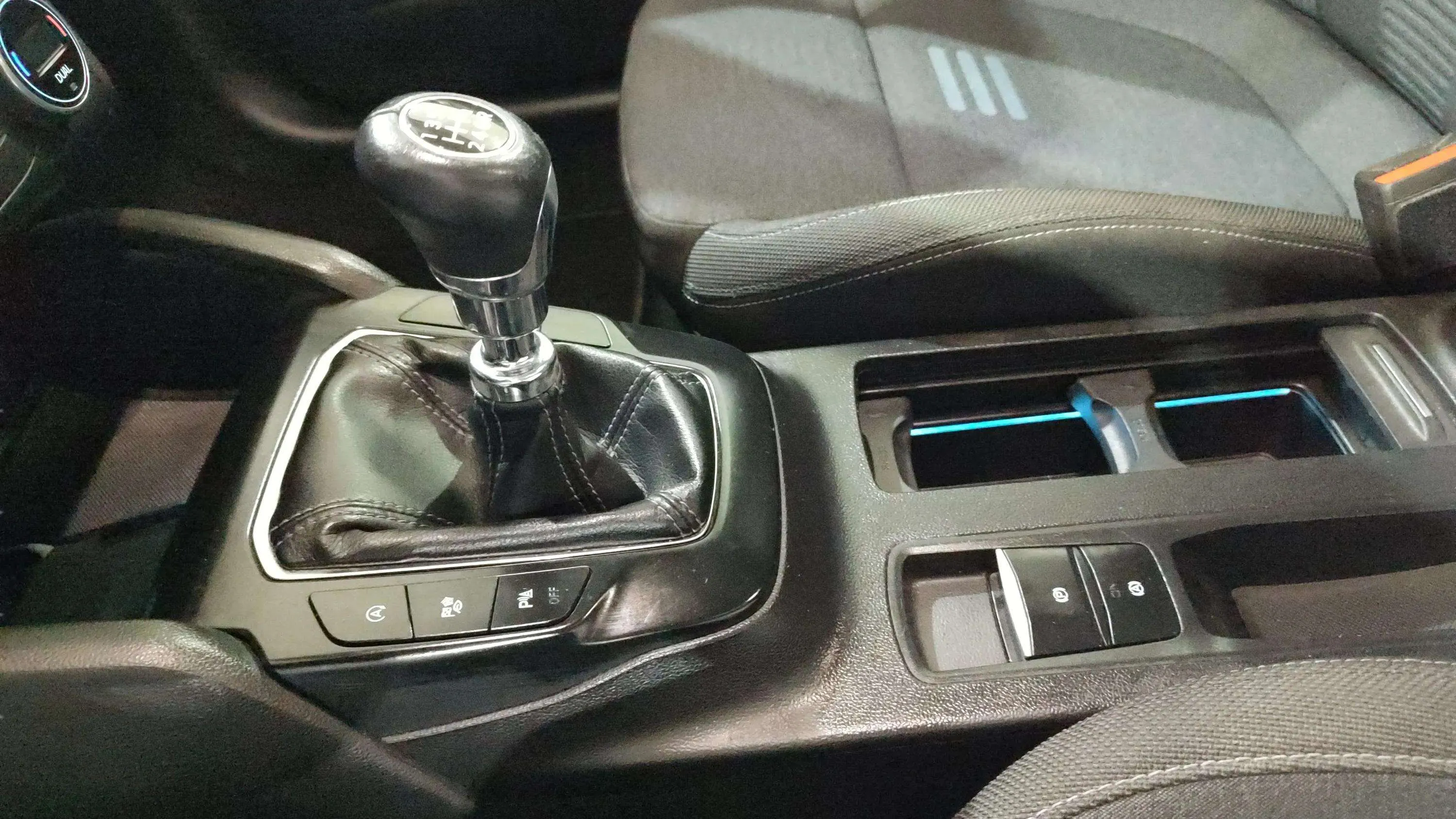 Ford Focus 1.0 EcoBoost MHEV ST-Line - foto 18