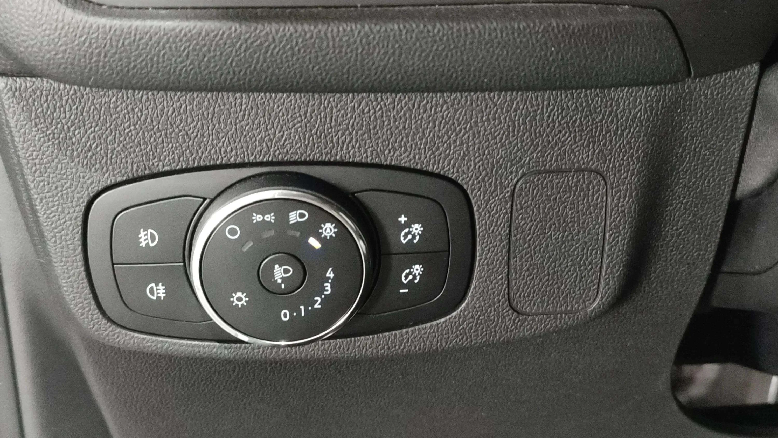 Ford Focus 1.0 EcoBoost MHEV ST-Line - foto 8