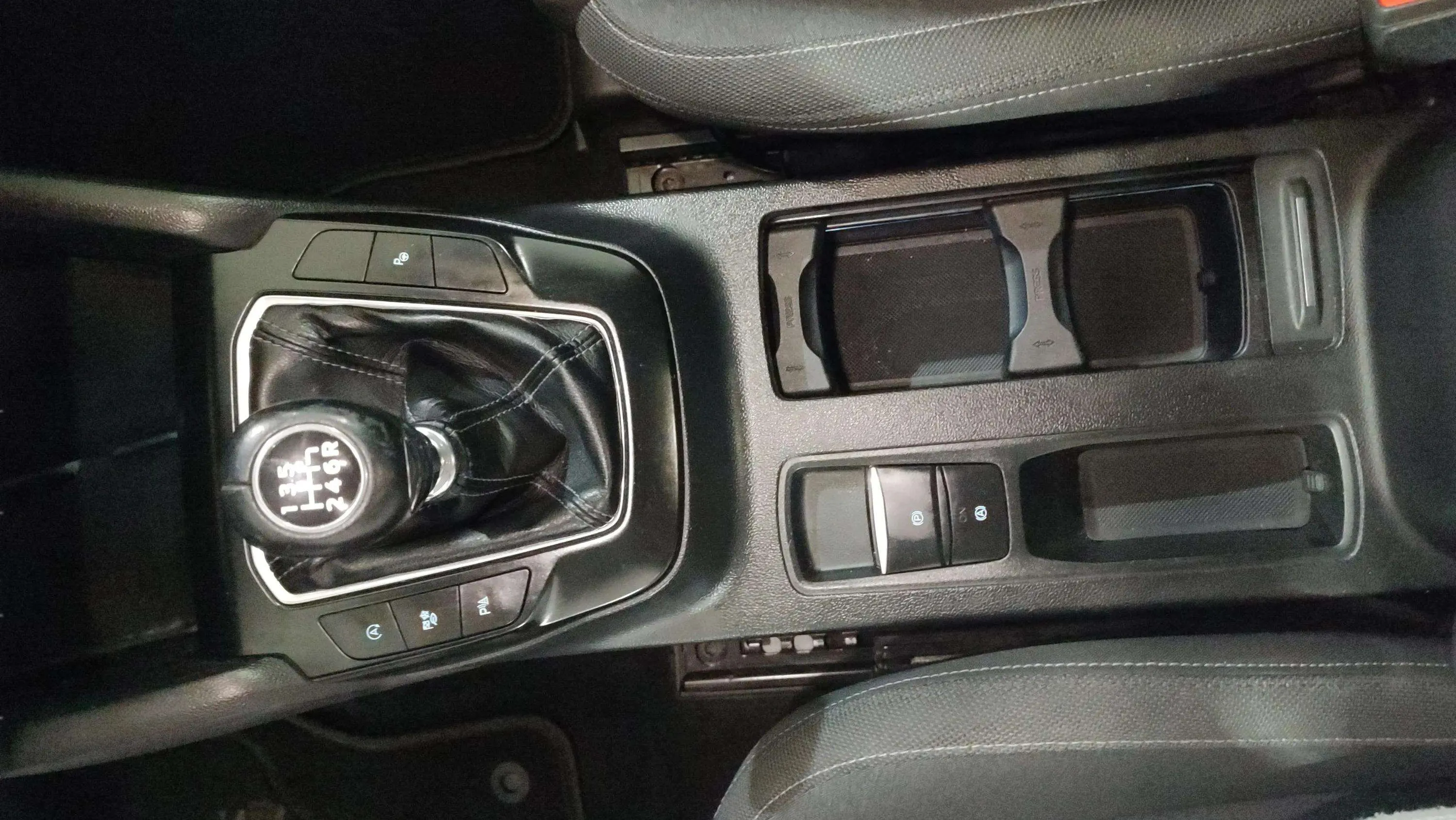 Ford Focus 1.0 EcoBoost MHEV ST-Line - foto 19
