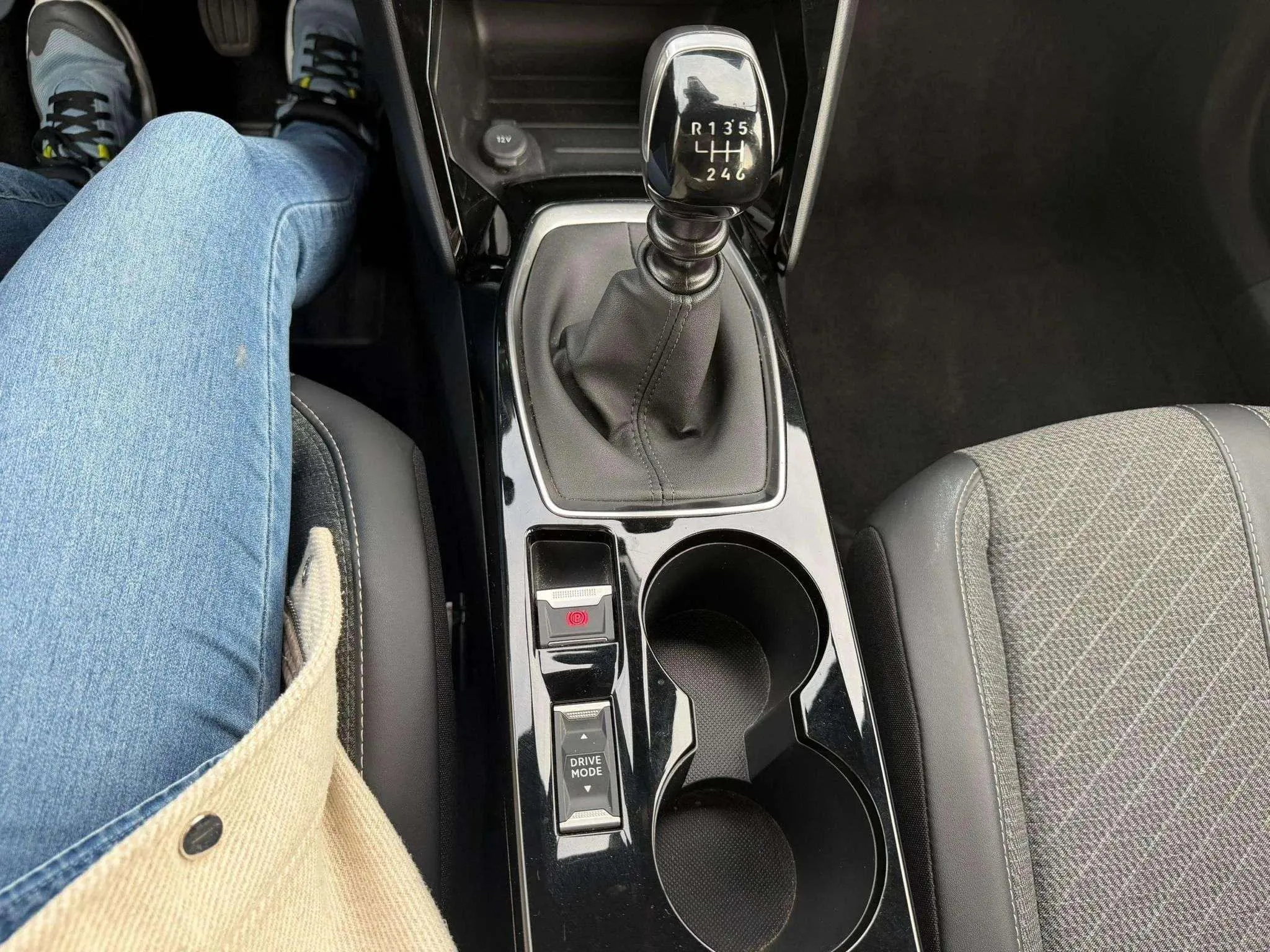 Peugeot 2008 Allure PureTech 100 - foto 19