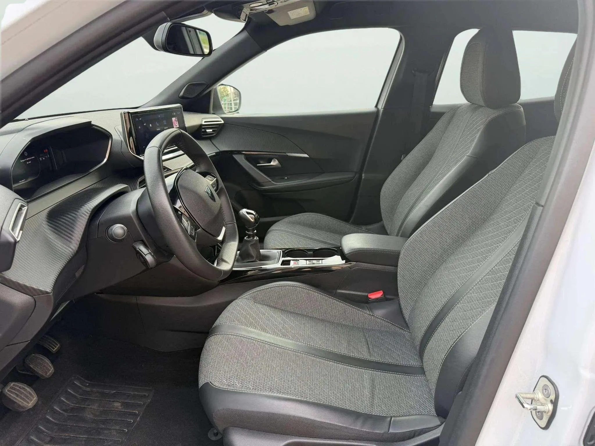 Peugeot 2008 Allure PureTech 100 - foto 9