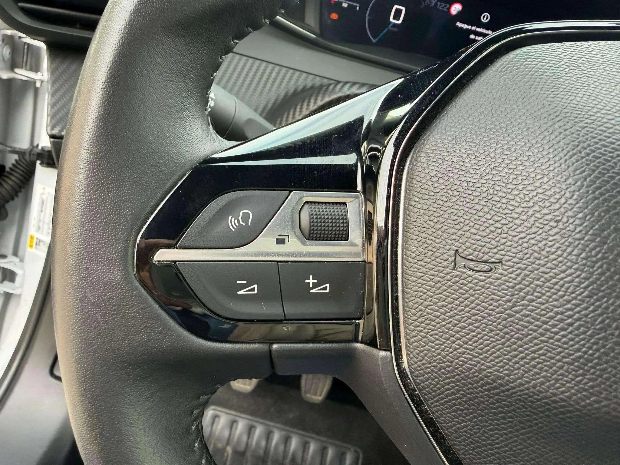 Peugeot 2008 Allure PureTech 100 - foto 12