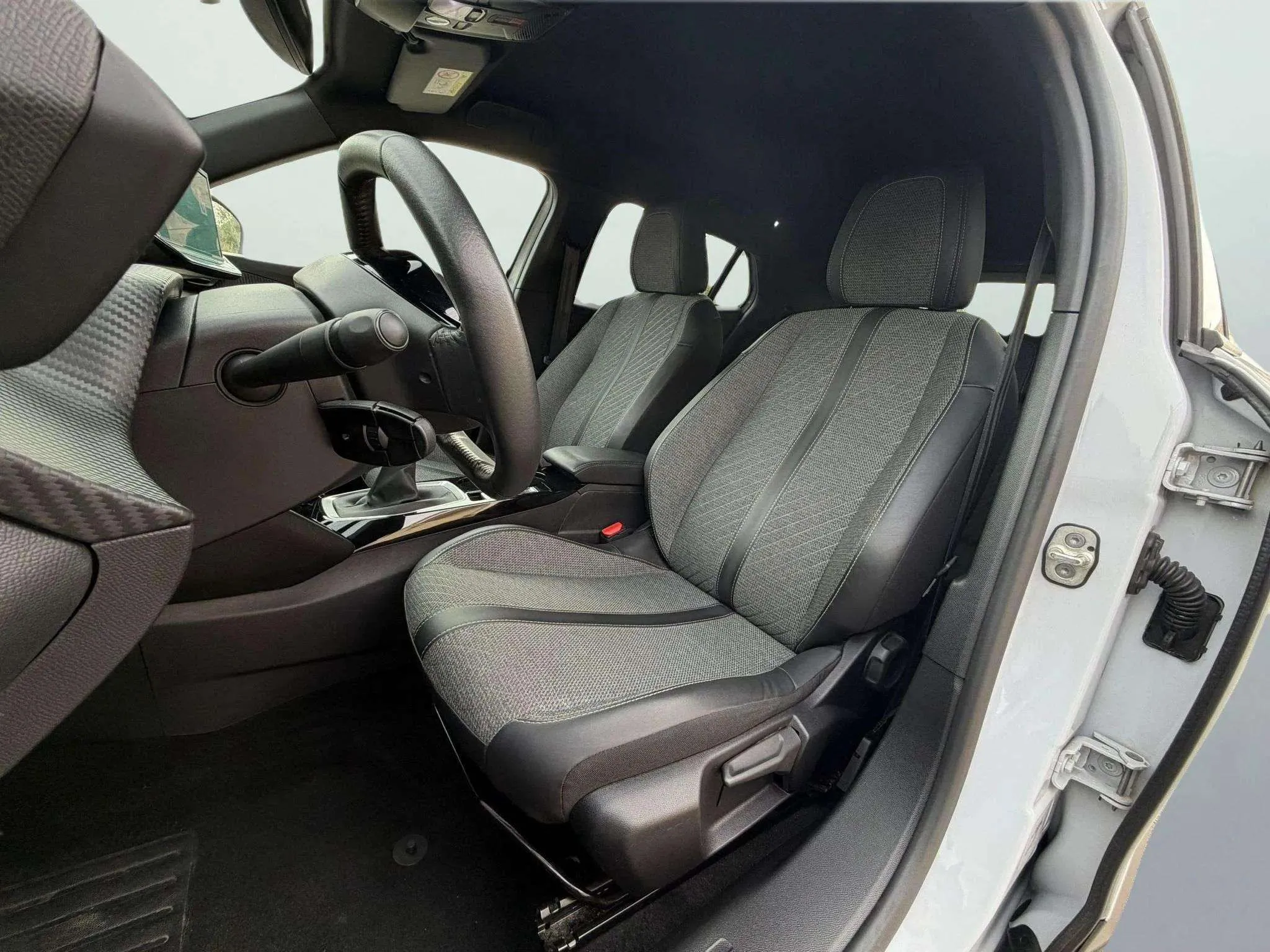 Peugeot 2008 Allure PureTech 100 - foto 8