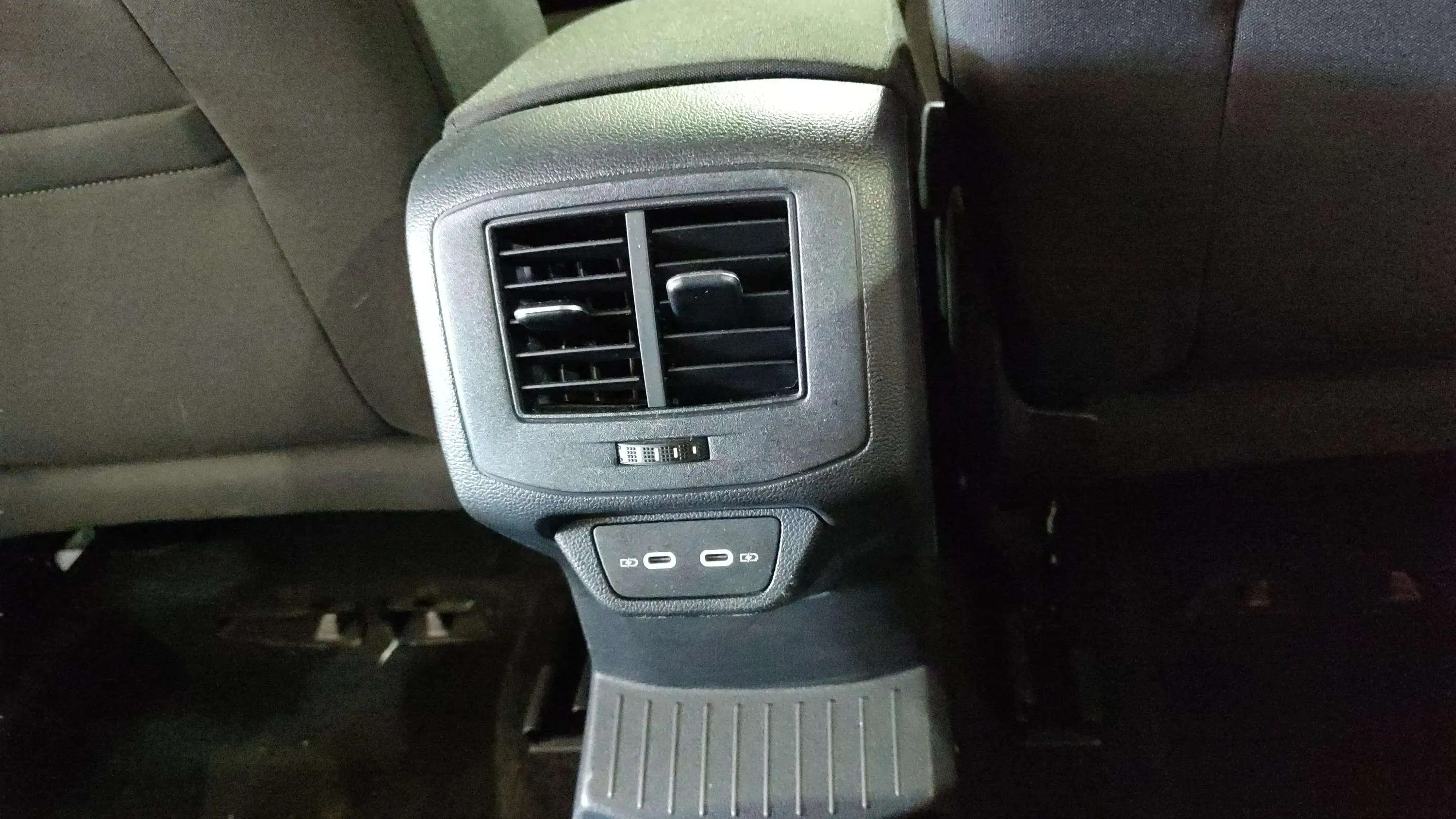 Volkswagen T-Roc Advance R-Line 2.0 TDI DSG - foto 24