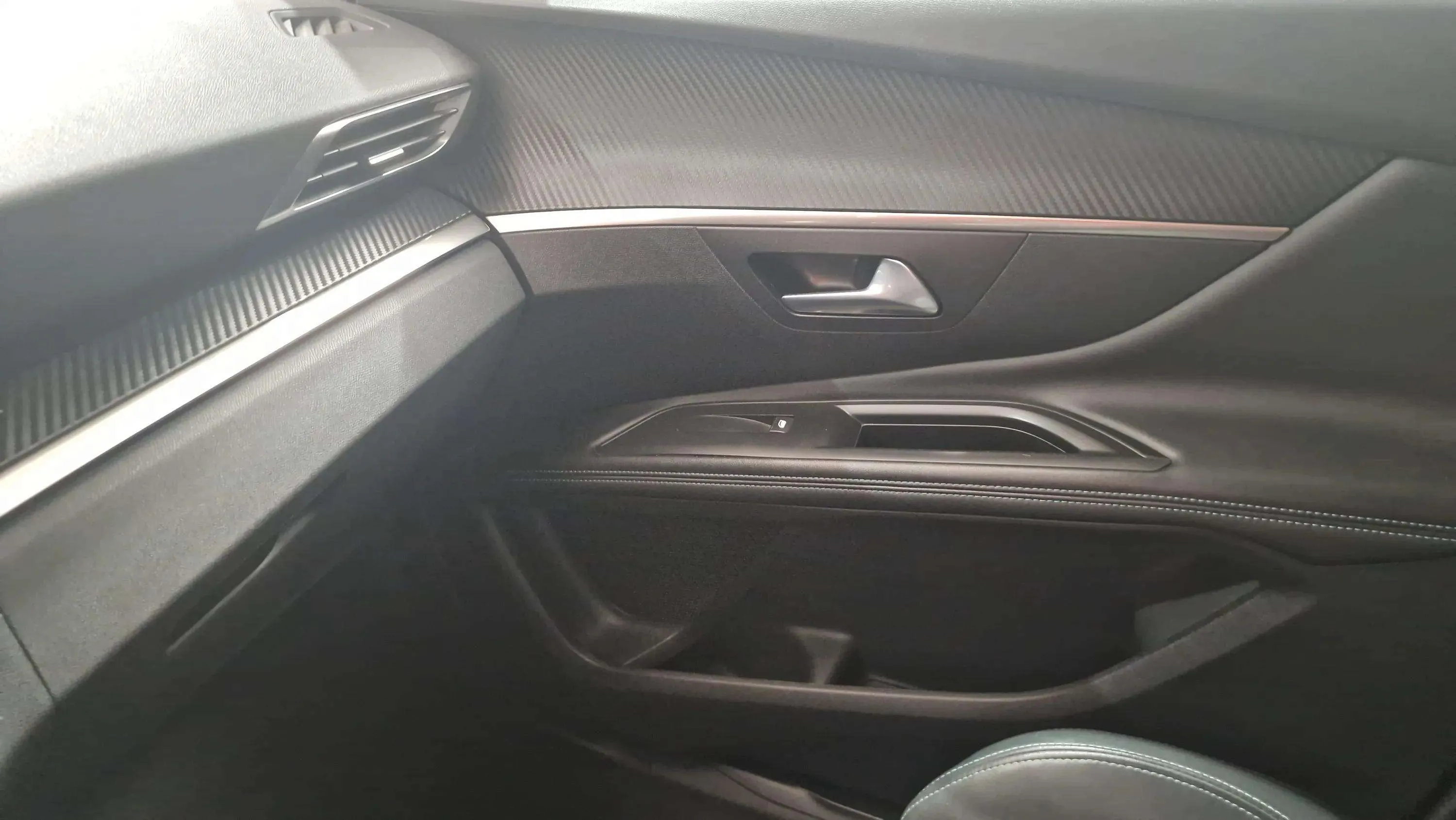 Peugeot 3008 1.2 PureTech Allure EAT8 - foto 28