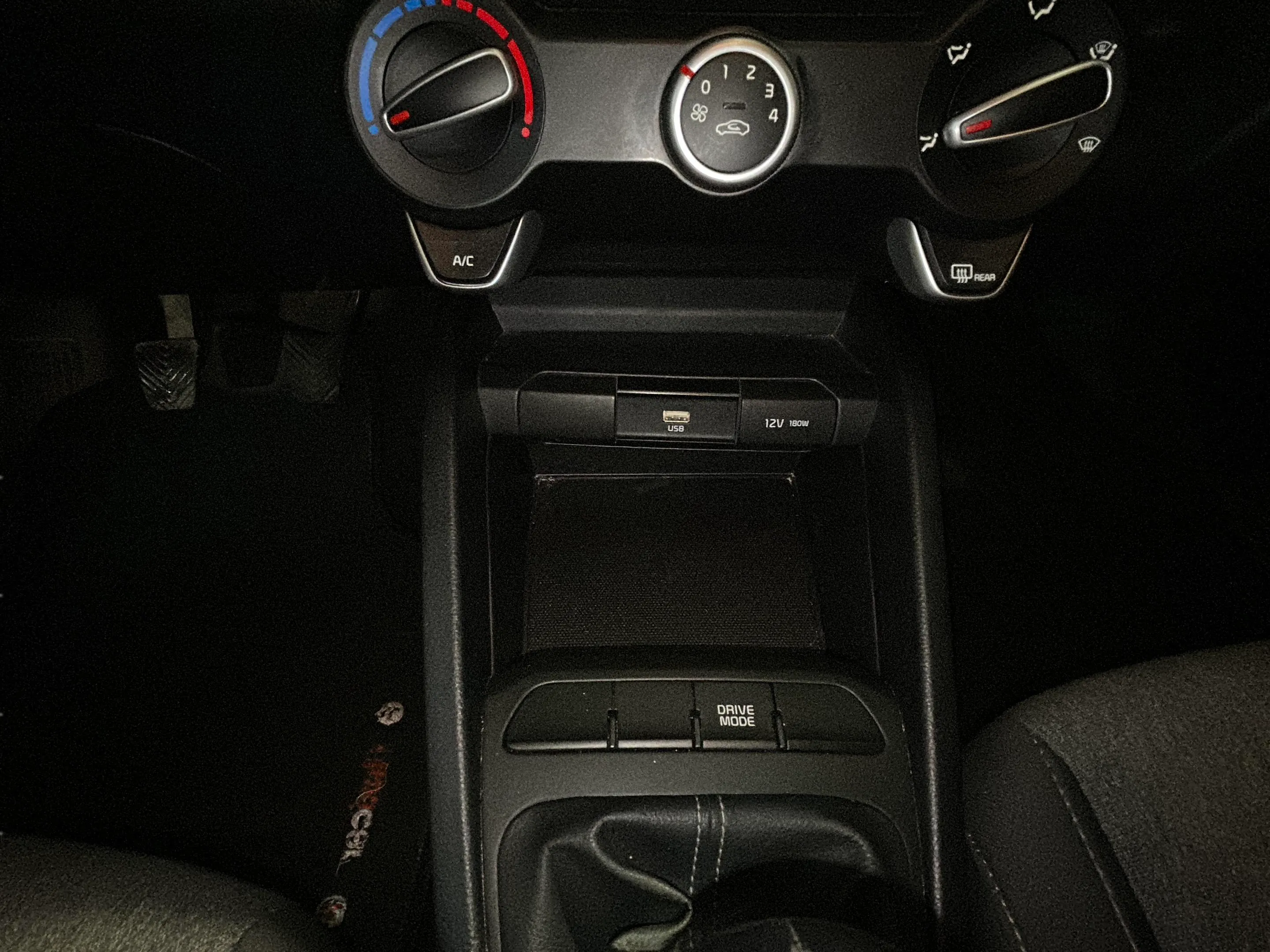 Kia Stonic 1.0 T-GDi MHEV iMT Concept - foto 21