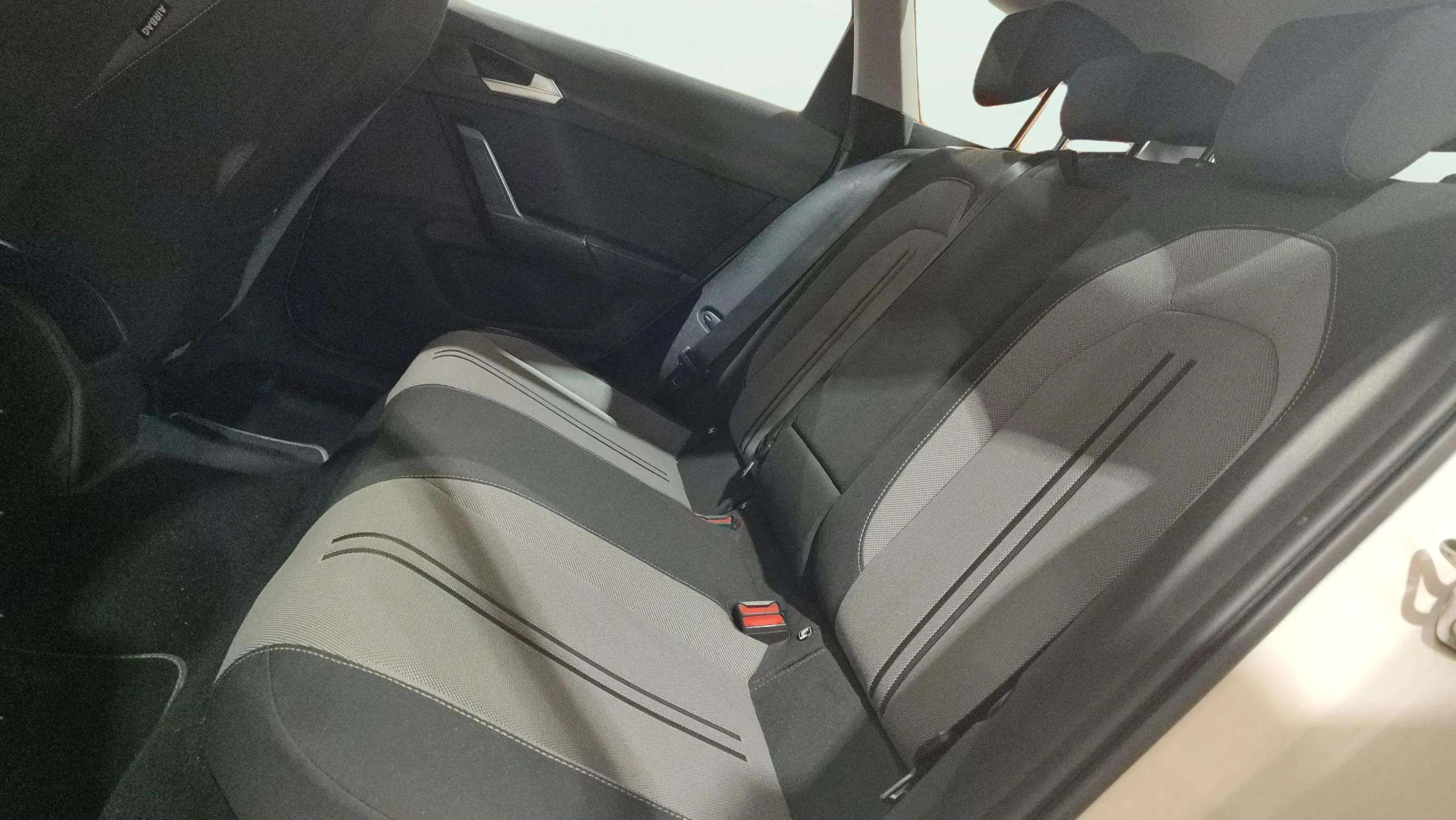 SEAT León 2.0 TDI DSG-7 Style - foto 21