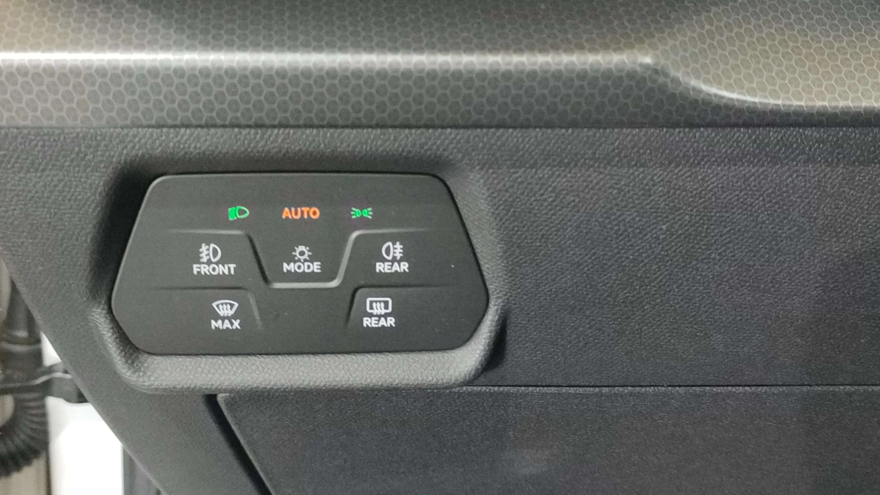 SEAT León 2.0 TDI DSG-7 Style Go - foto 8