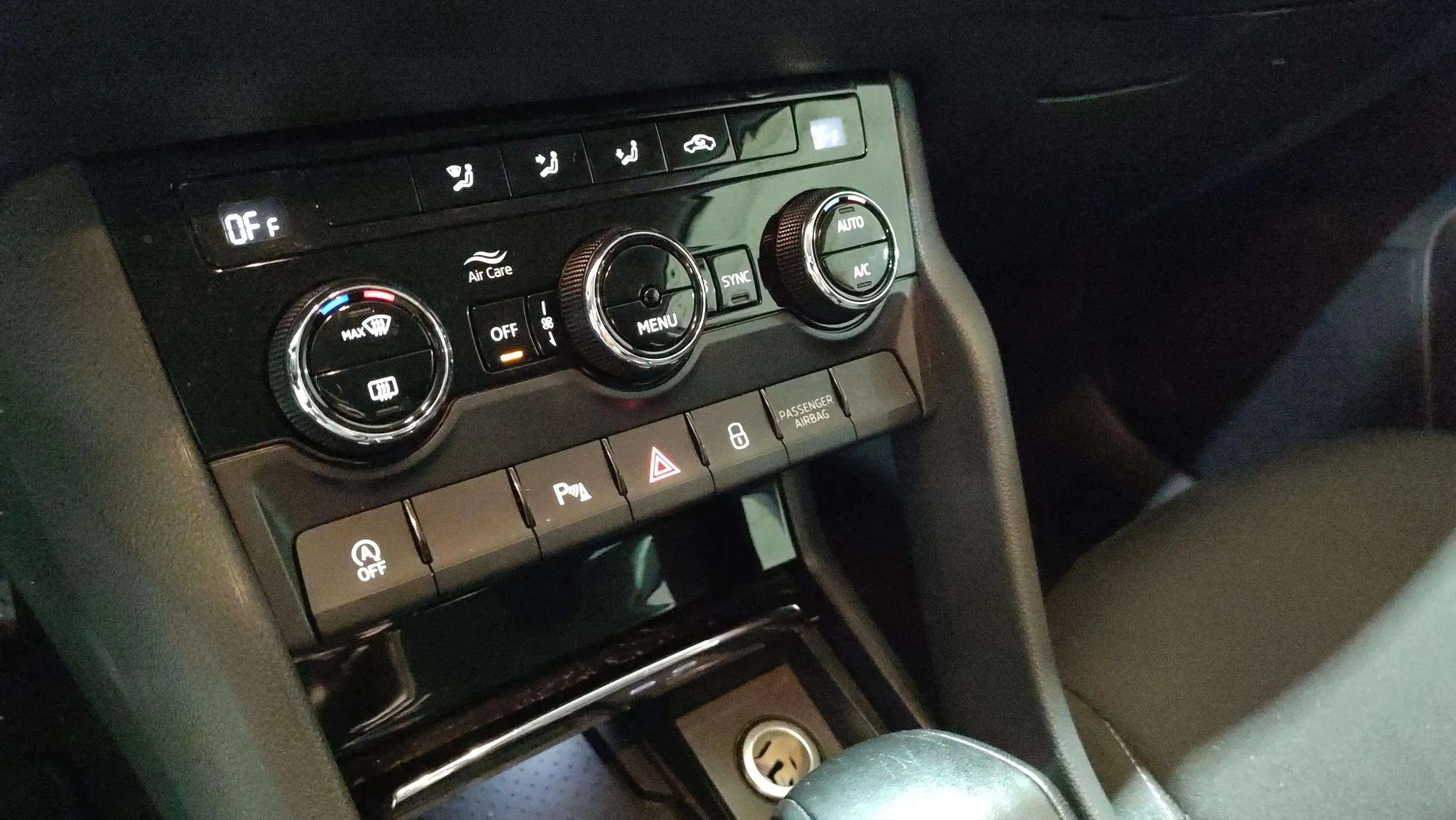 Škoda Karoq 2.0 TDI DSG 4x4 Ambition - foto 19