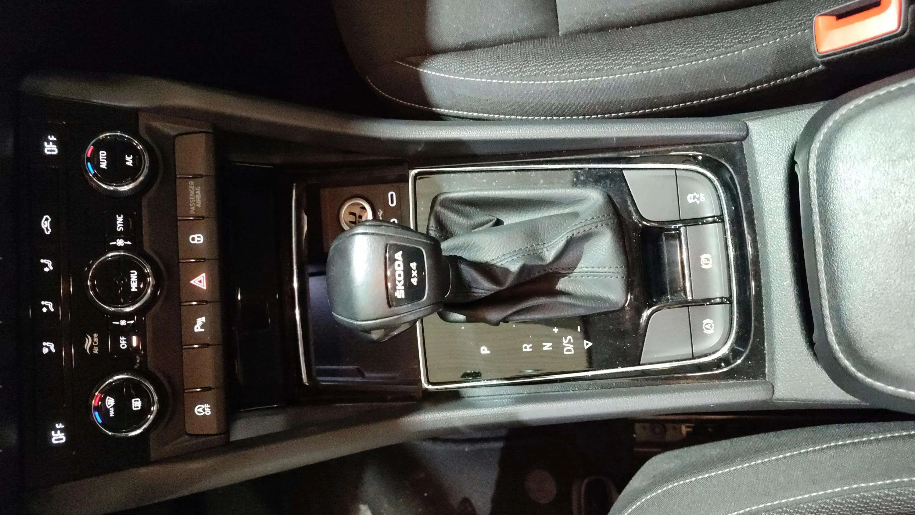 Škoda Karoq 2.0 TDI DSG 4x4 Ambition - foto 21