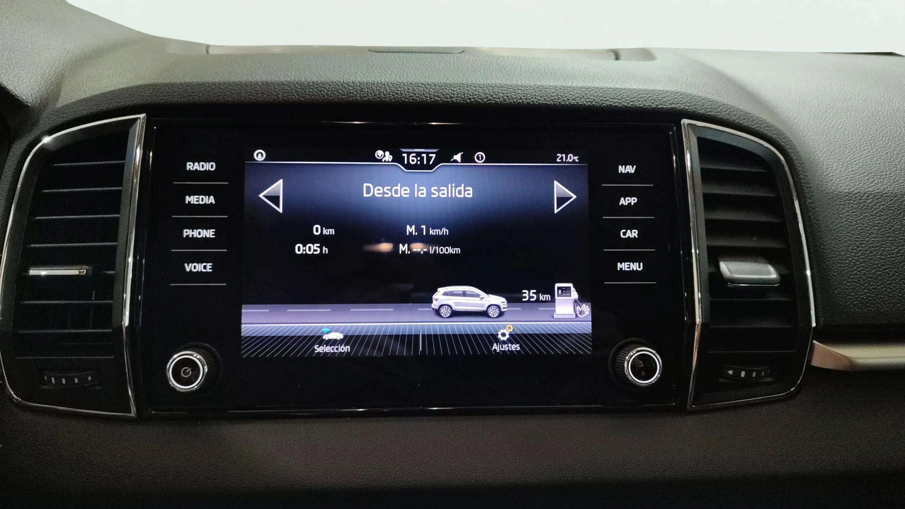 Škoda Karoq 2.0 TDI DSG 4x4 Ambition - foto 12