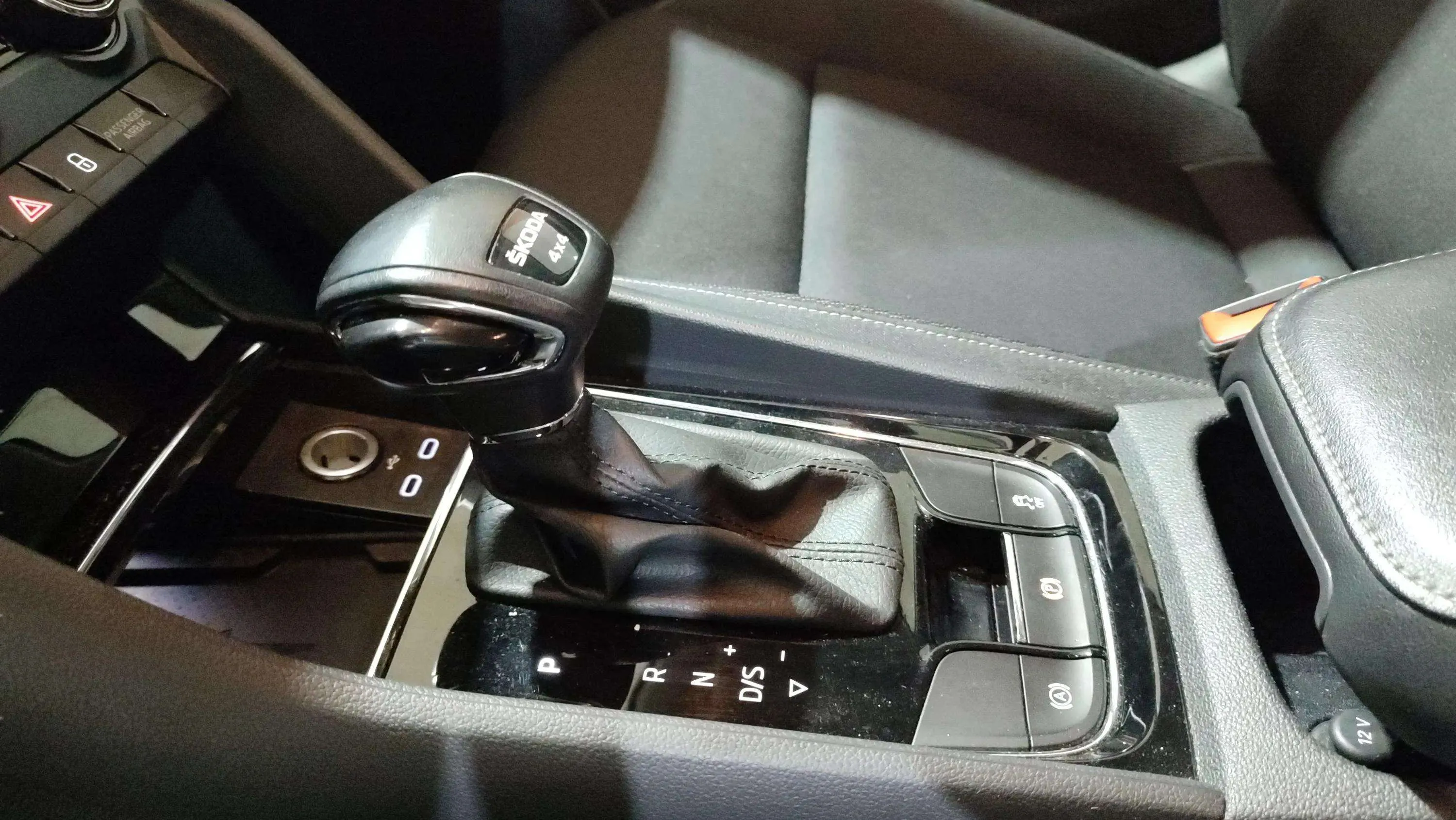 Škoda Karoq 2.0 TDI DSG 4x4 Ambition - foto 20