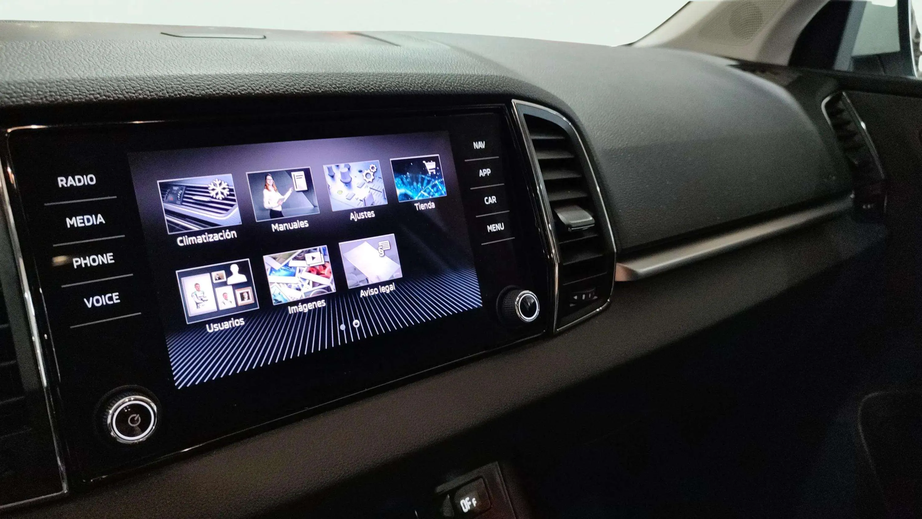 Škoda Karoq 2.0 TDI DSG 4x4 Ambition - foto 11
