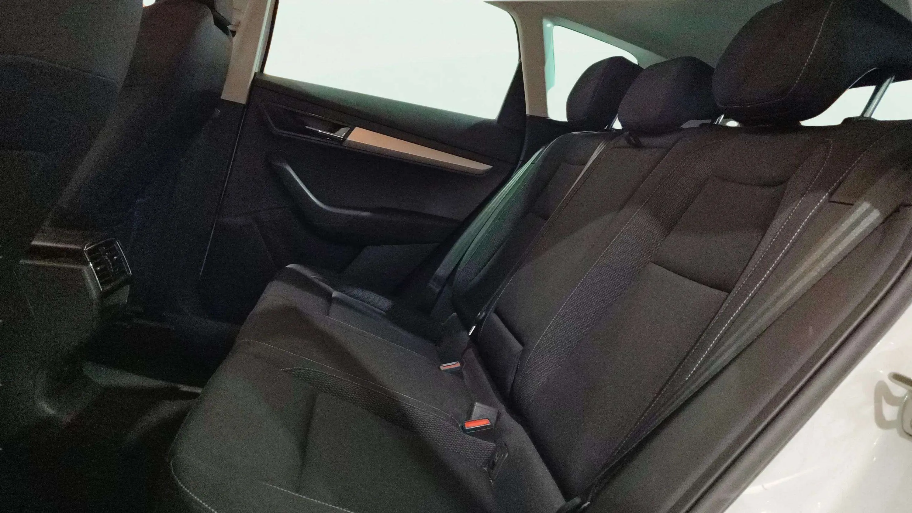 Škoda Karoq 2.0 TDI DSG 4x4 Ambition - foto 23