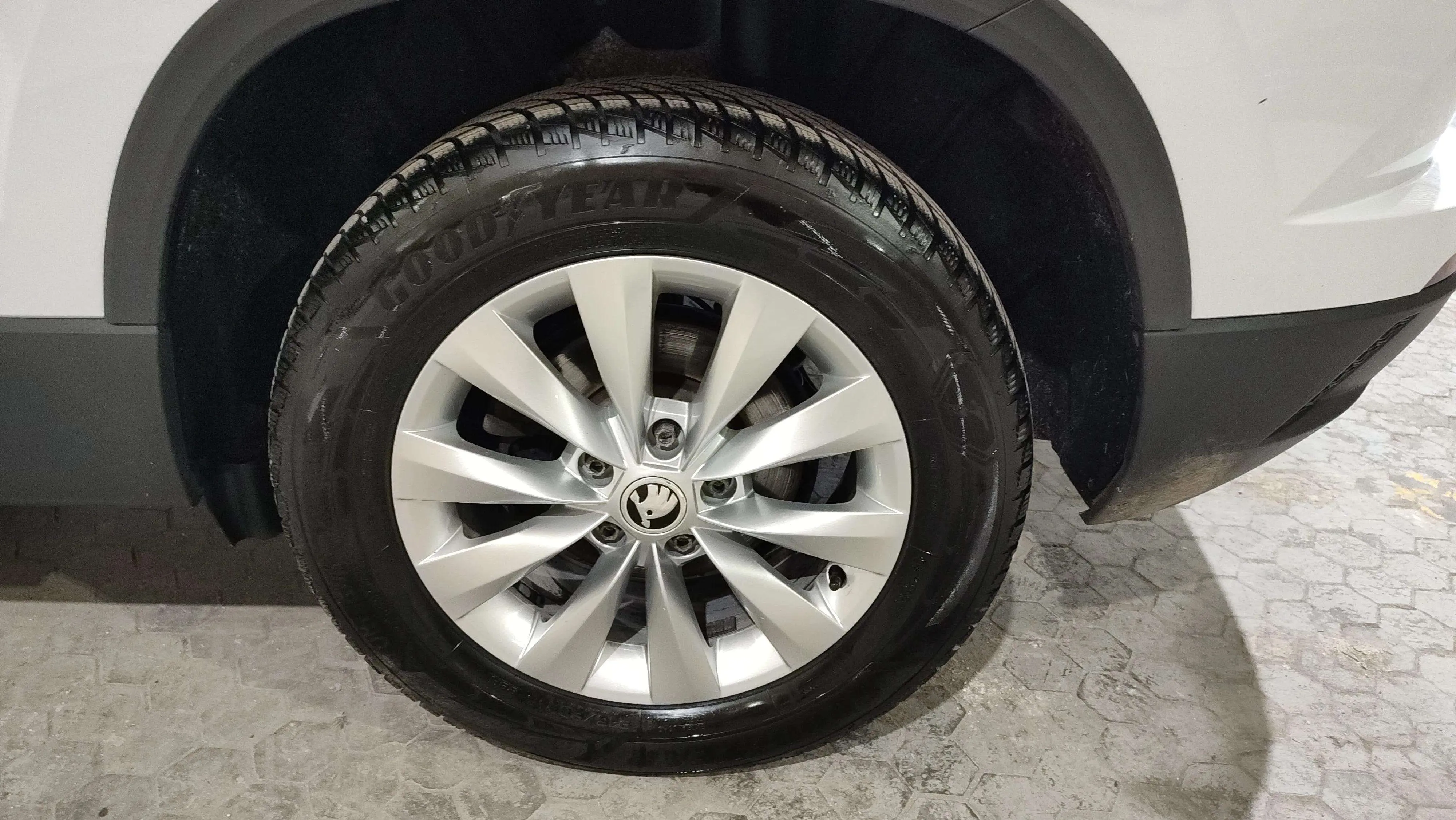 Škoda Karoq 2.0 TDI DSG 4x4 Ambition - foto 27
