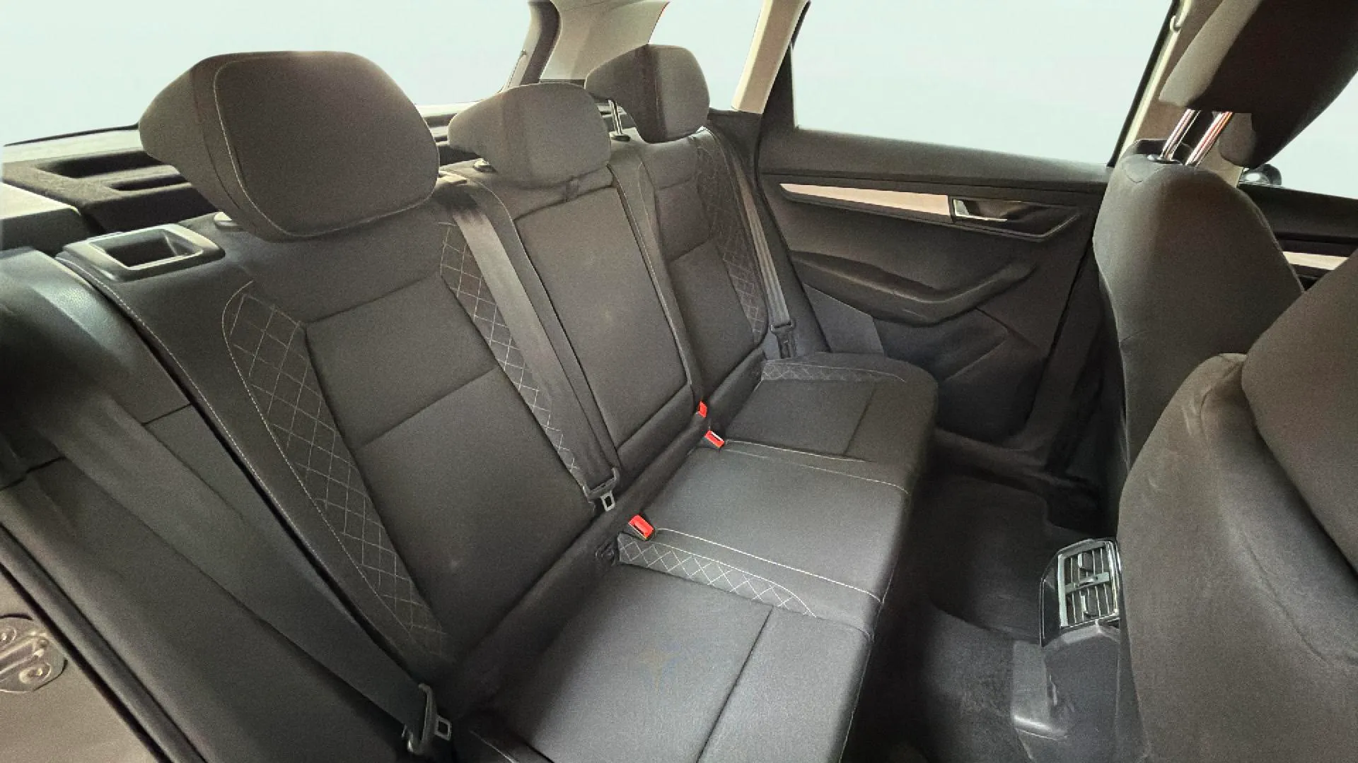Škoda Karoq 1.0 TSI Ambition - foto 17