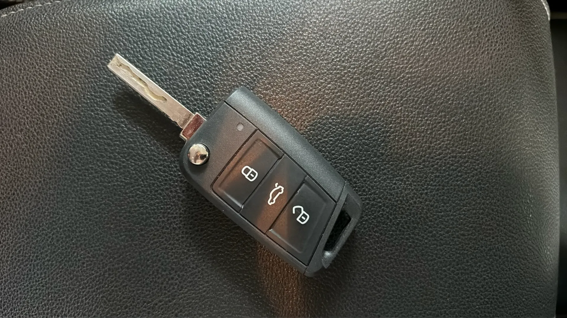 Škoda Karoq 1.0 TSI Ambition - foto 15