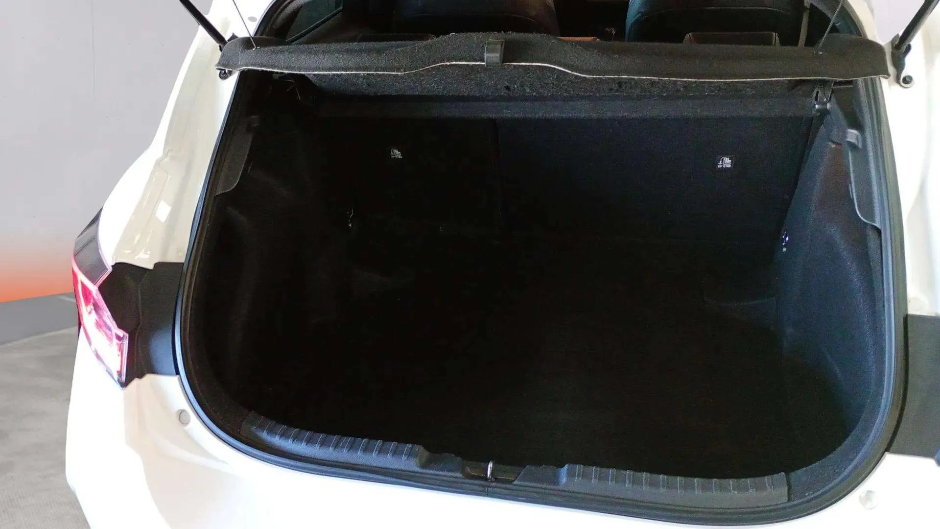Toyota Corolla 1.8 125H Active Tech E-CVT - foto 17