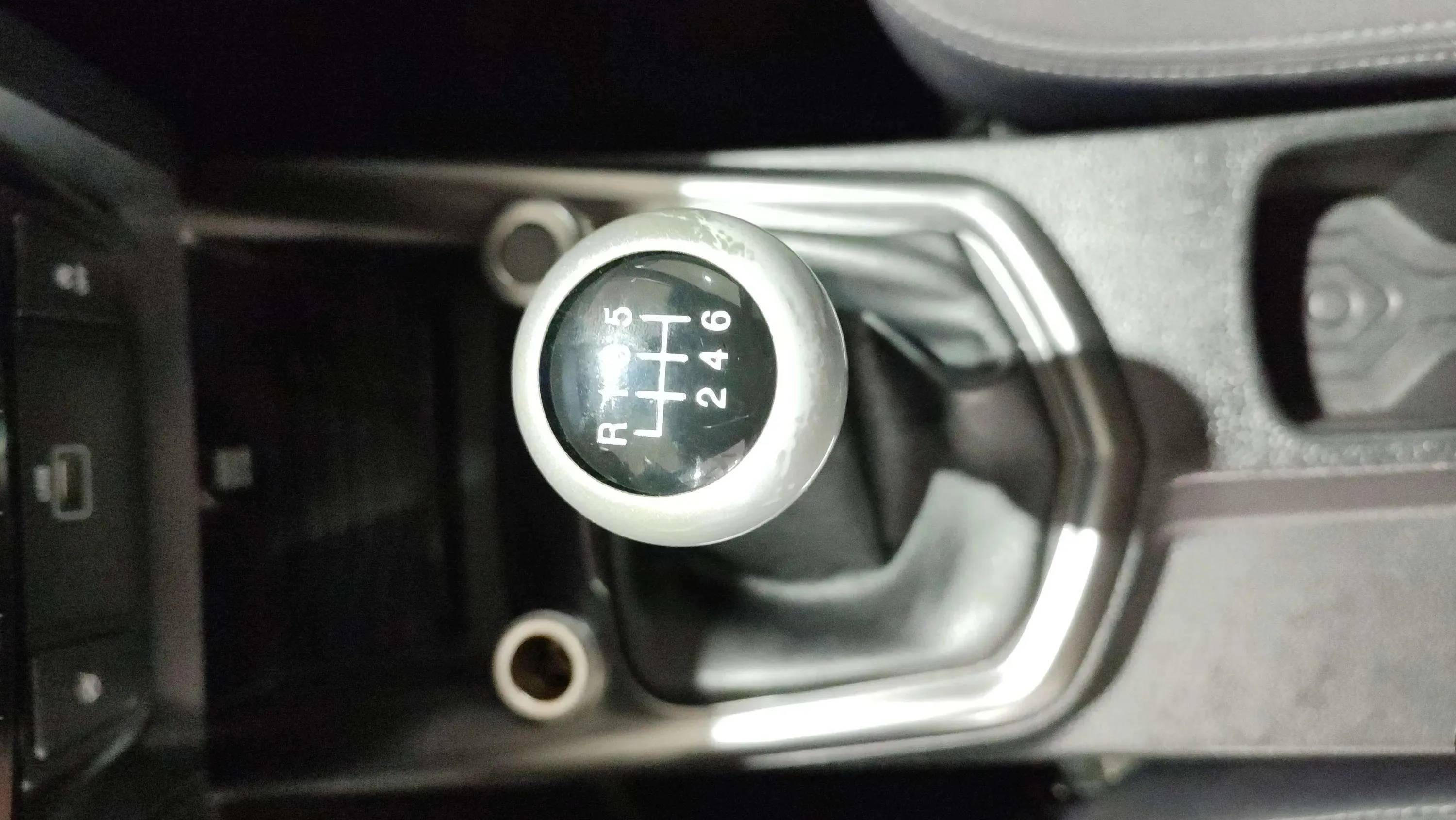 SsangYong Tivoli G12T Urban Plus - foto 18