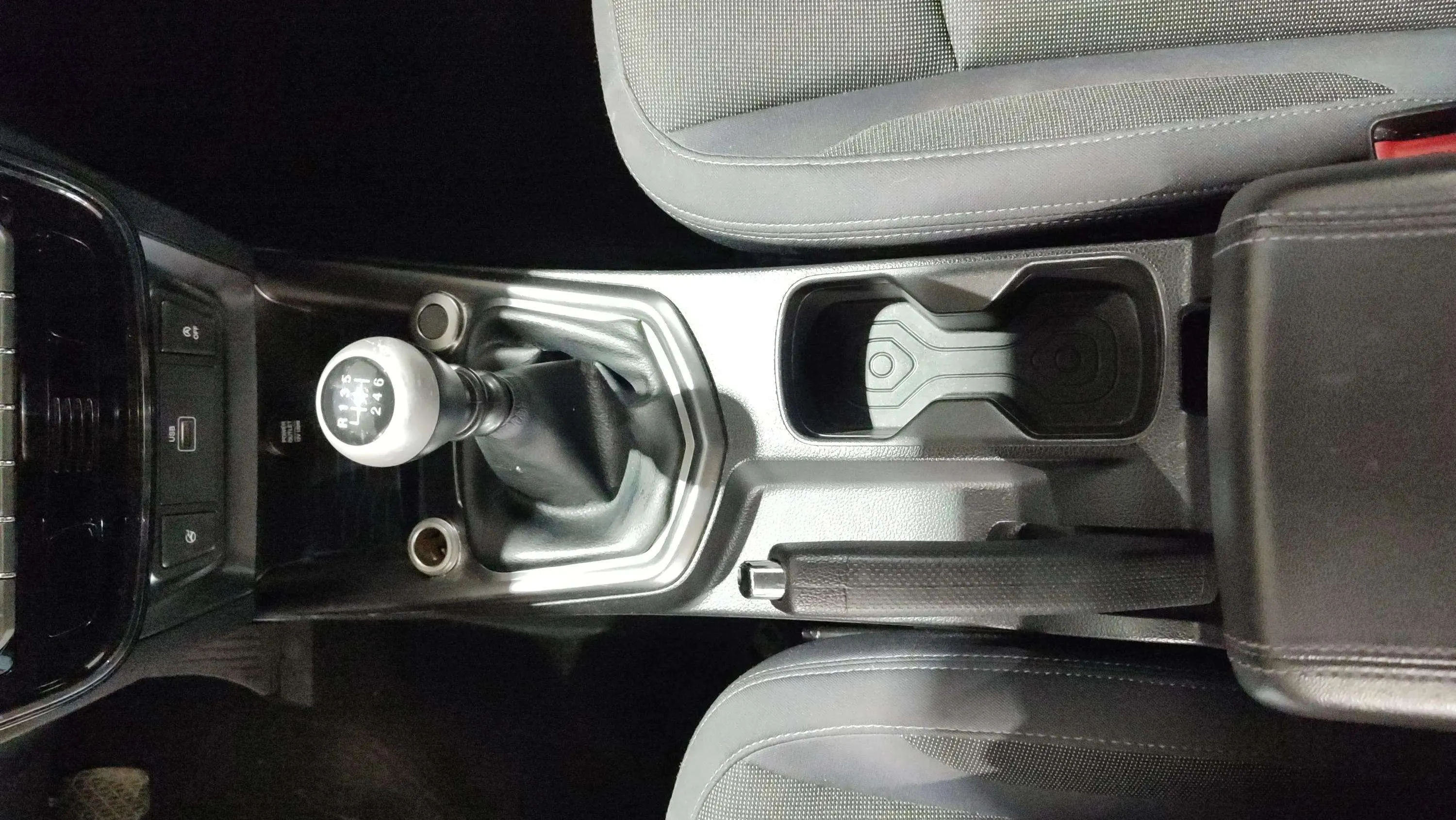 SsangYong Tivoli G12T Urban Plus - foto 19