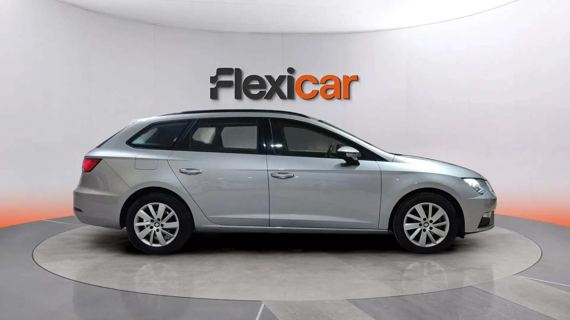 SEAT León ST 1.6 TDI Style Ed Nav - foto 3